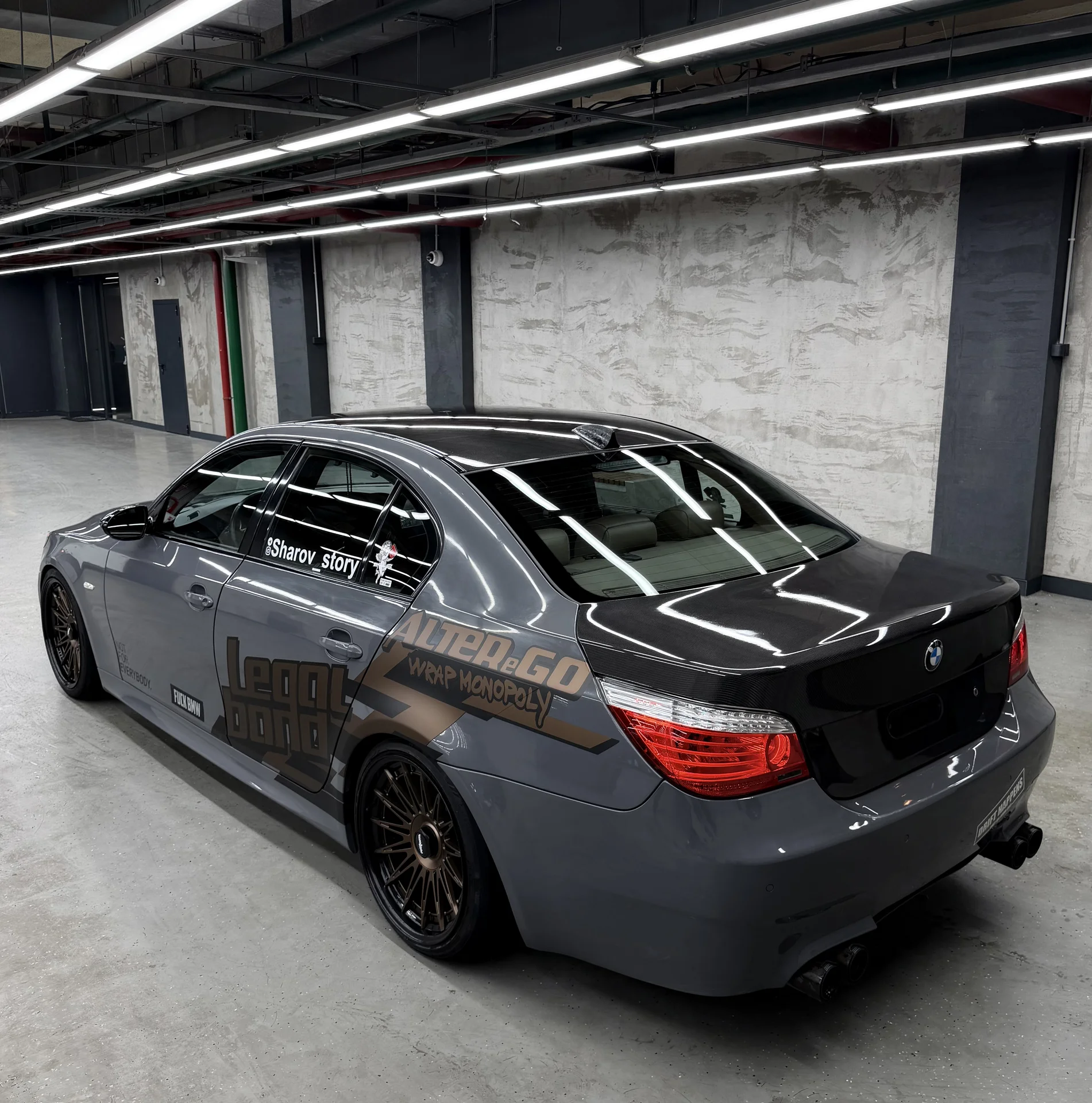 Карбоновая крышка багажника на bmw E60 - миниатюра 7