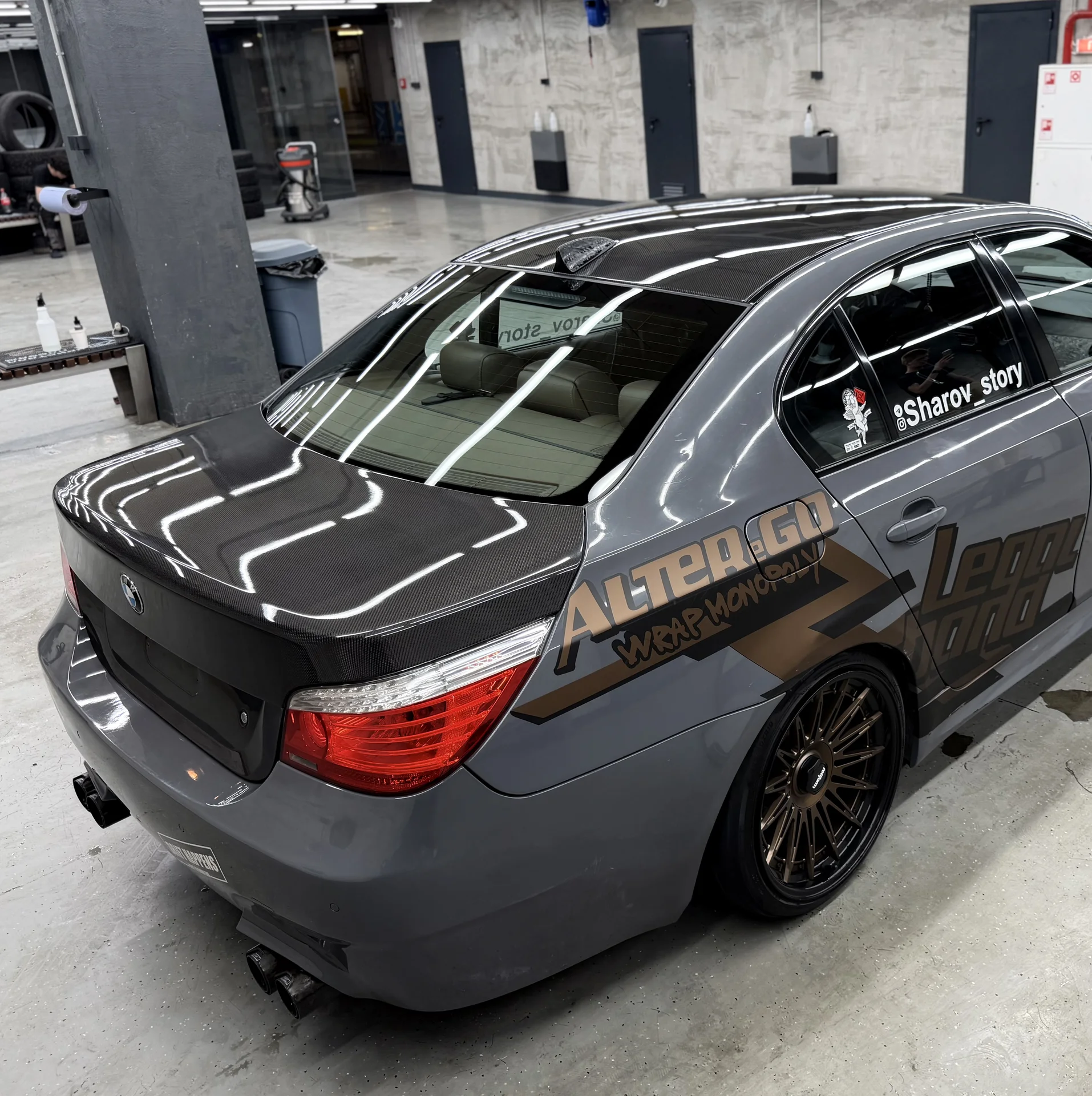 Карбоновая крышка багажника на bmw E60 - миниатюра 8