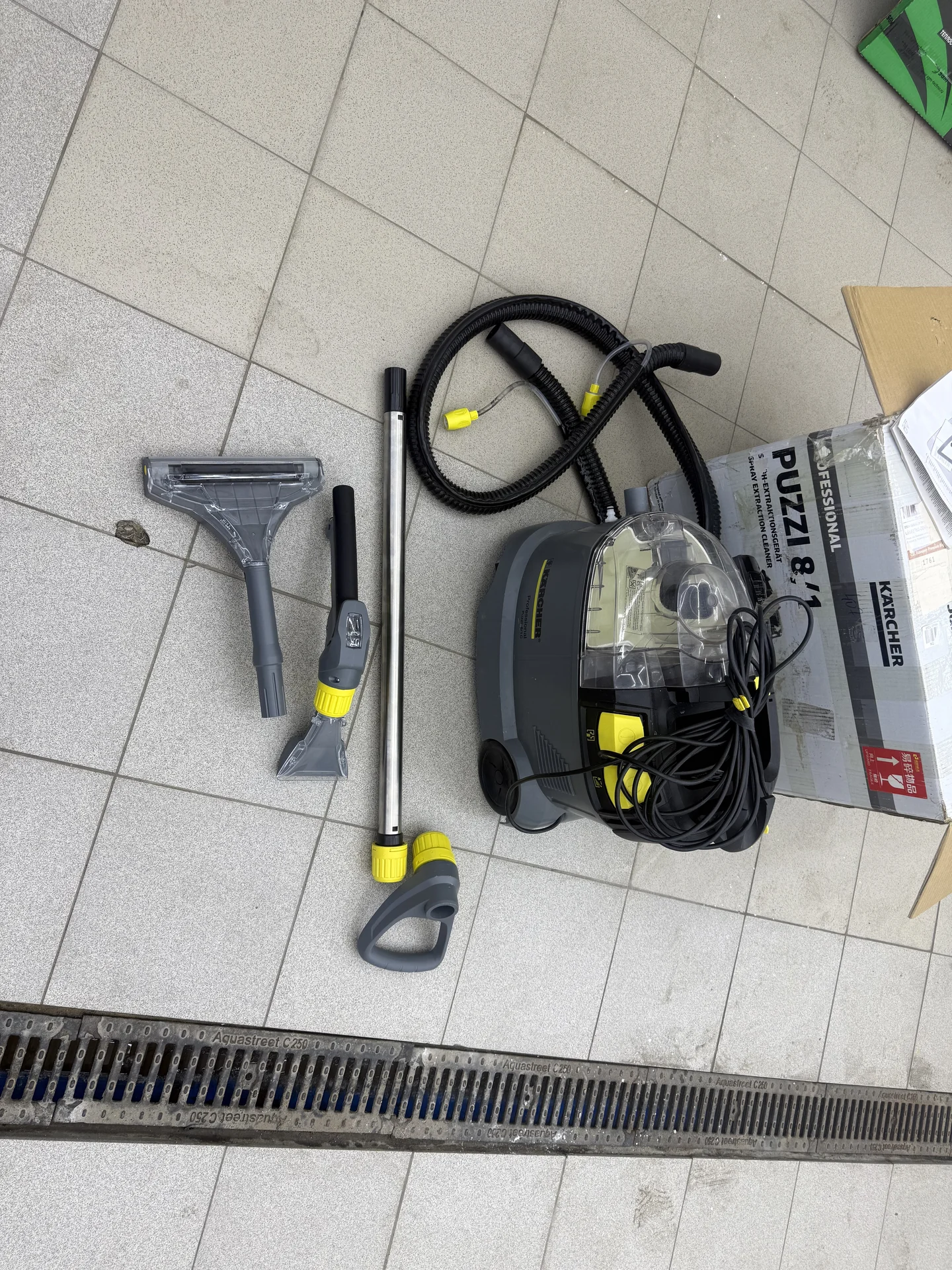 Моющий пылесос новый karcher puzzi 8/1 C - миниатюра 2
