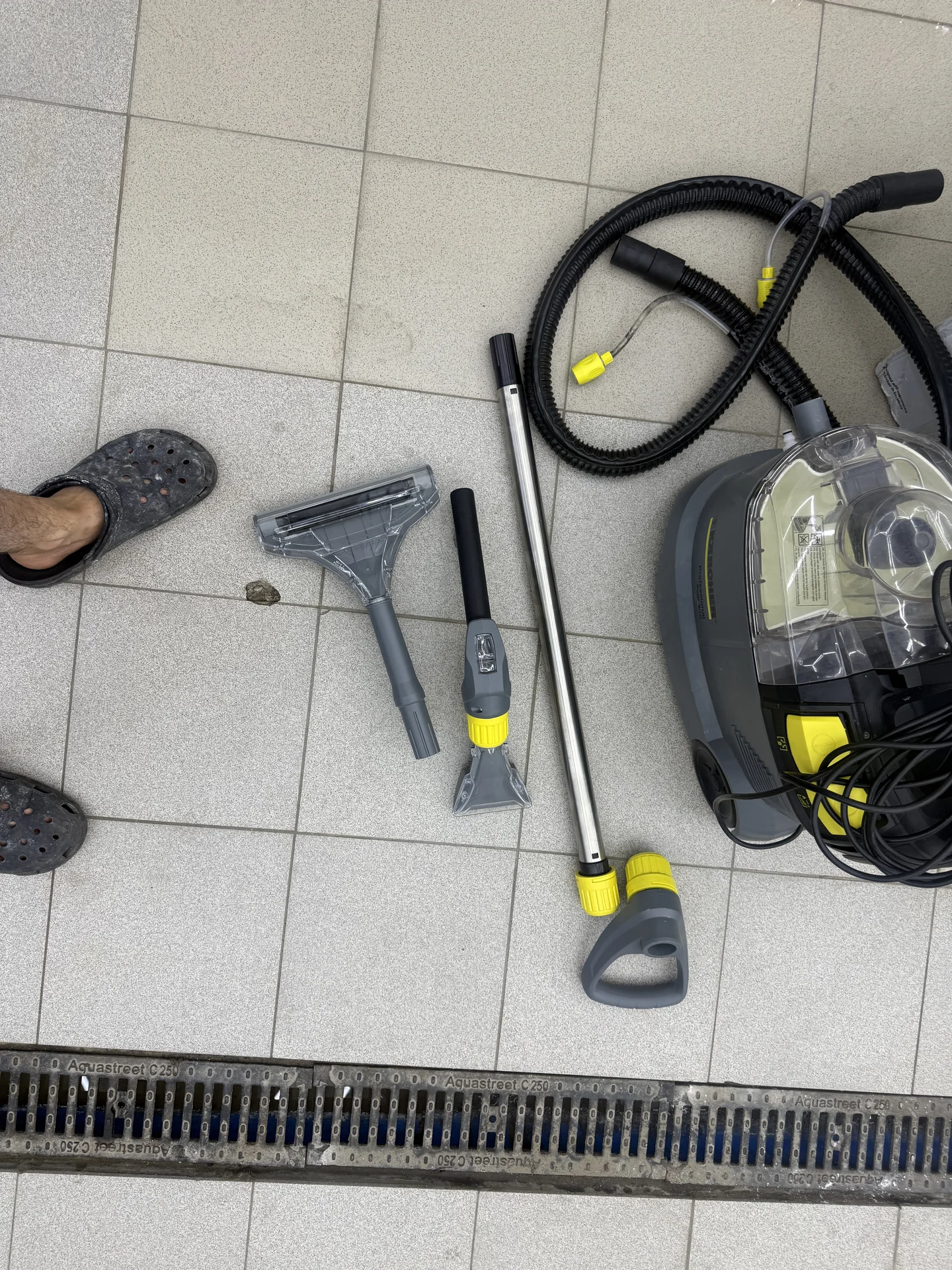 Моющий пылесос новый karcher puzzi 8/1 C - миниатюра 4