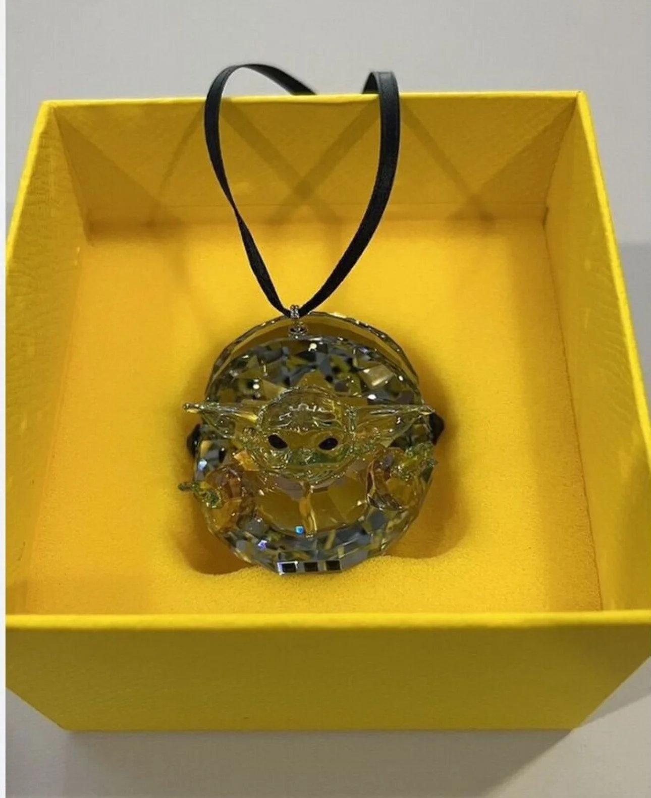 Фигурка Swarovski Star Wars the Mandalorian Grogu - миниатюра 4