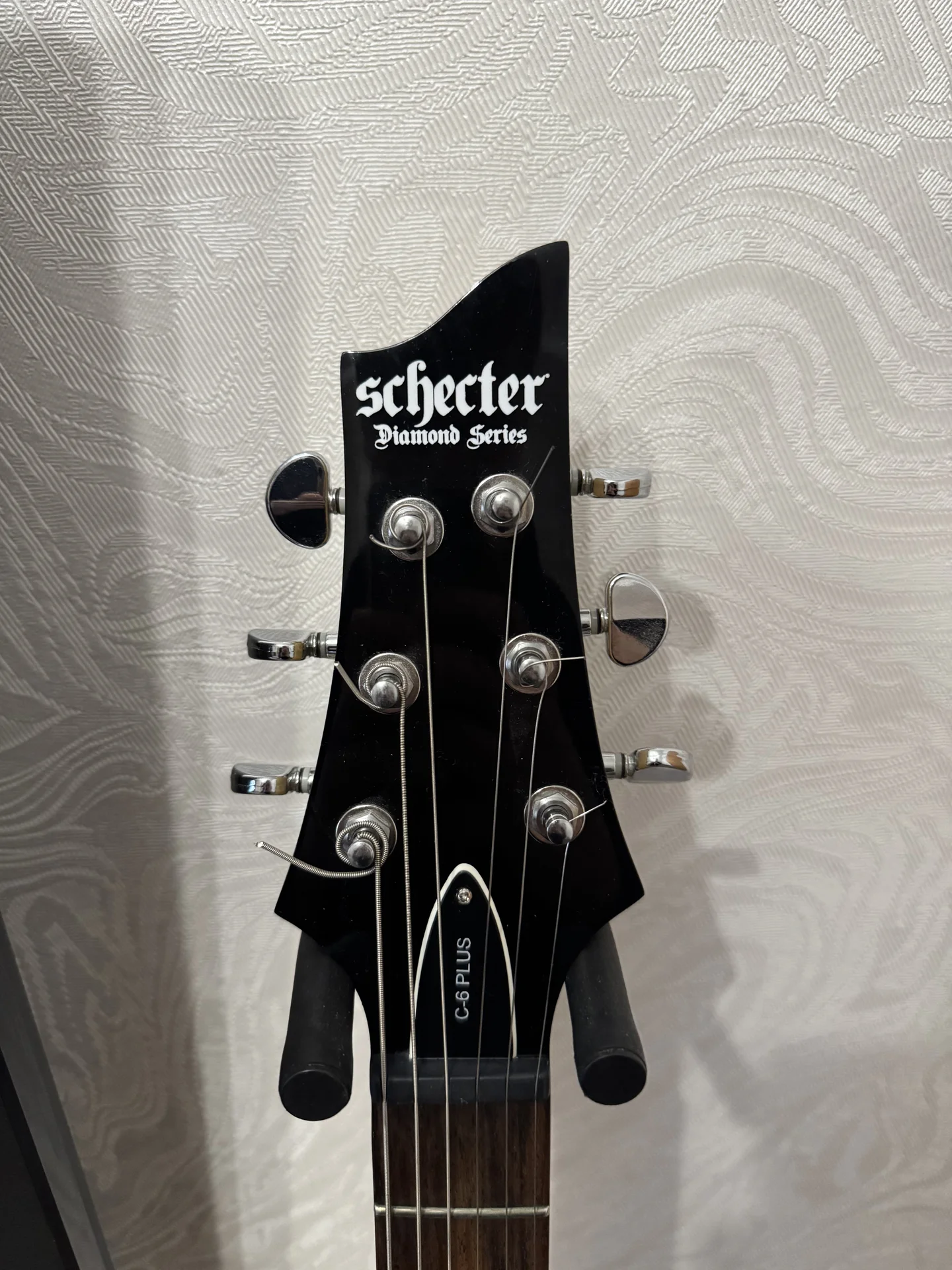 Электрогитара Schecter - миниатюра 3