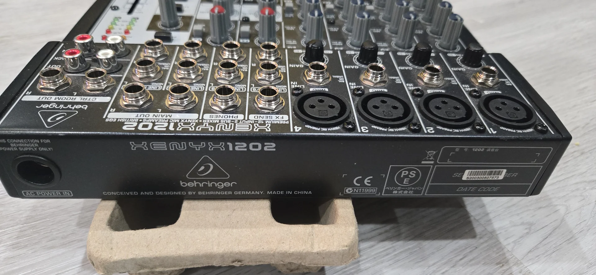 Микшер Behringer Xenyx1202 - миниатюра 3