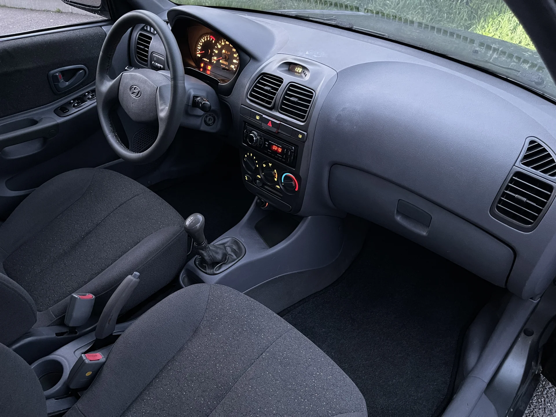 Hyundai Accent - миниатюра 9