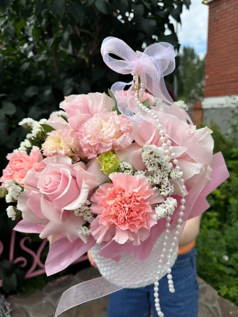 Композиция из эустомы и розы - изображение 1
