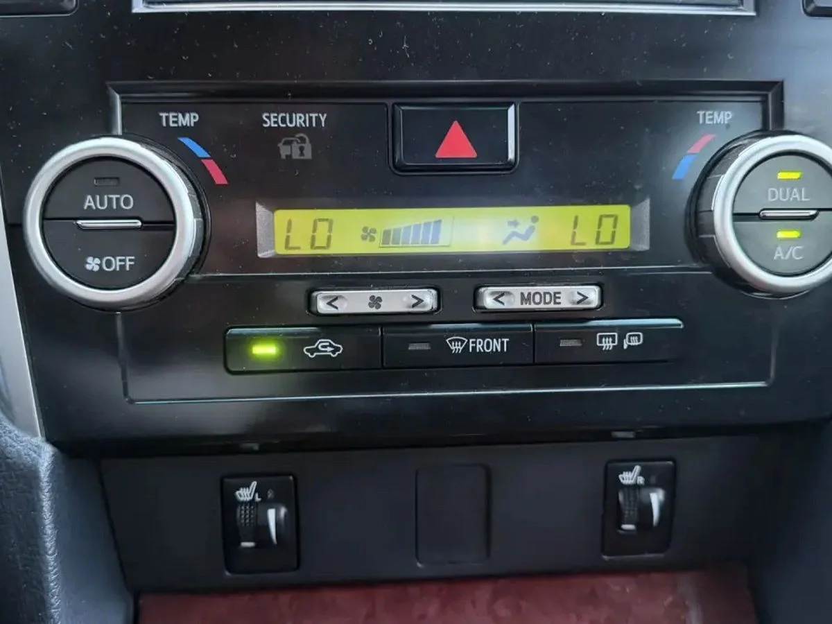 Toyota Camry VII (XV50), 2013 - миниатюра 11