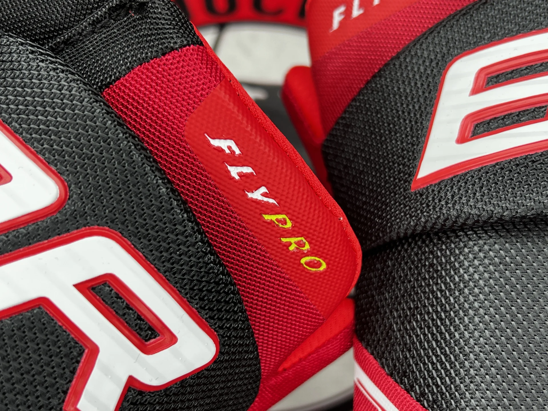 Хоккейные перчатки краги bauer flypro SR 14 - миниатюра 3