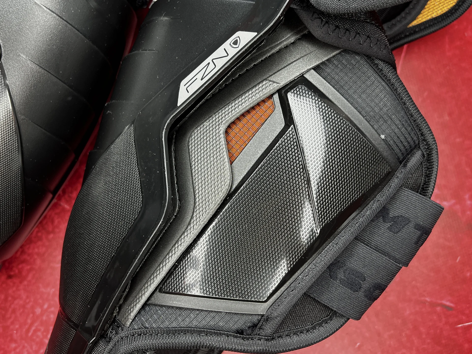 Хоккейные щитки CCM tacks XR PRO SR 14 - миниатюра 4