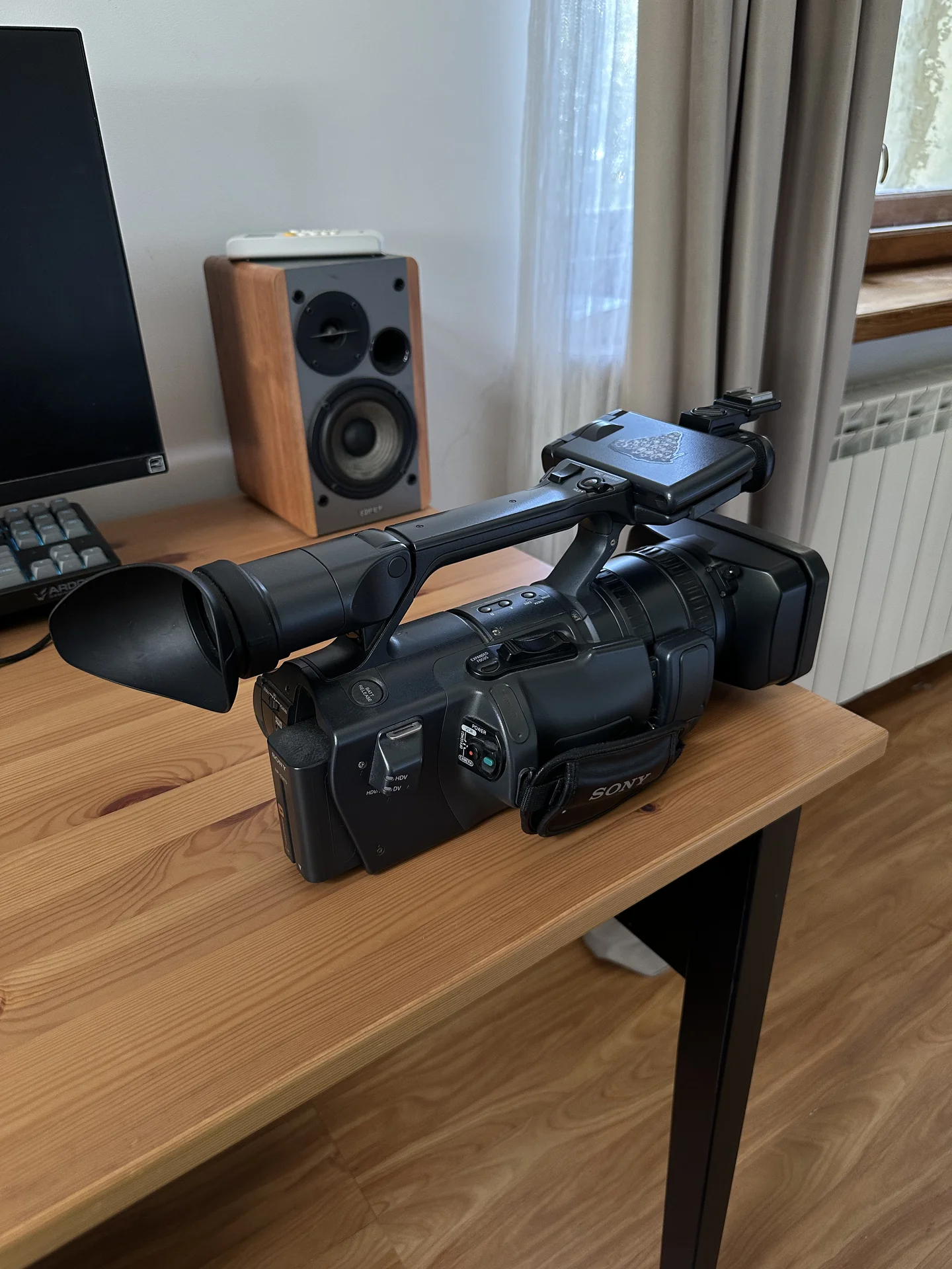 Видеокамера sony HDR-FX1E - миниатюра 2