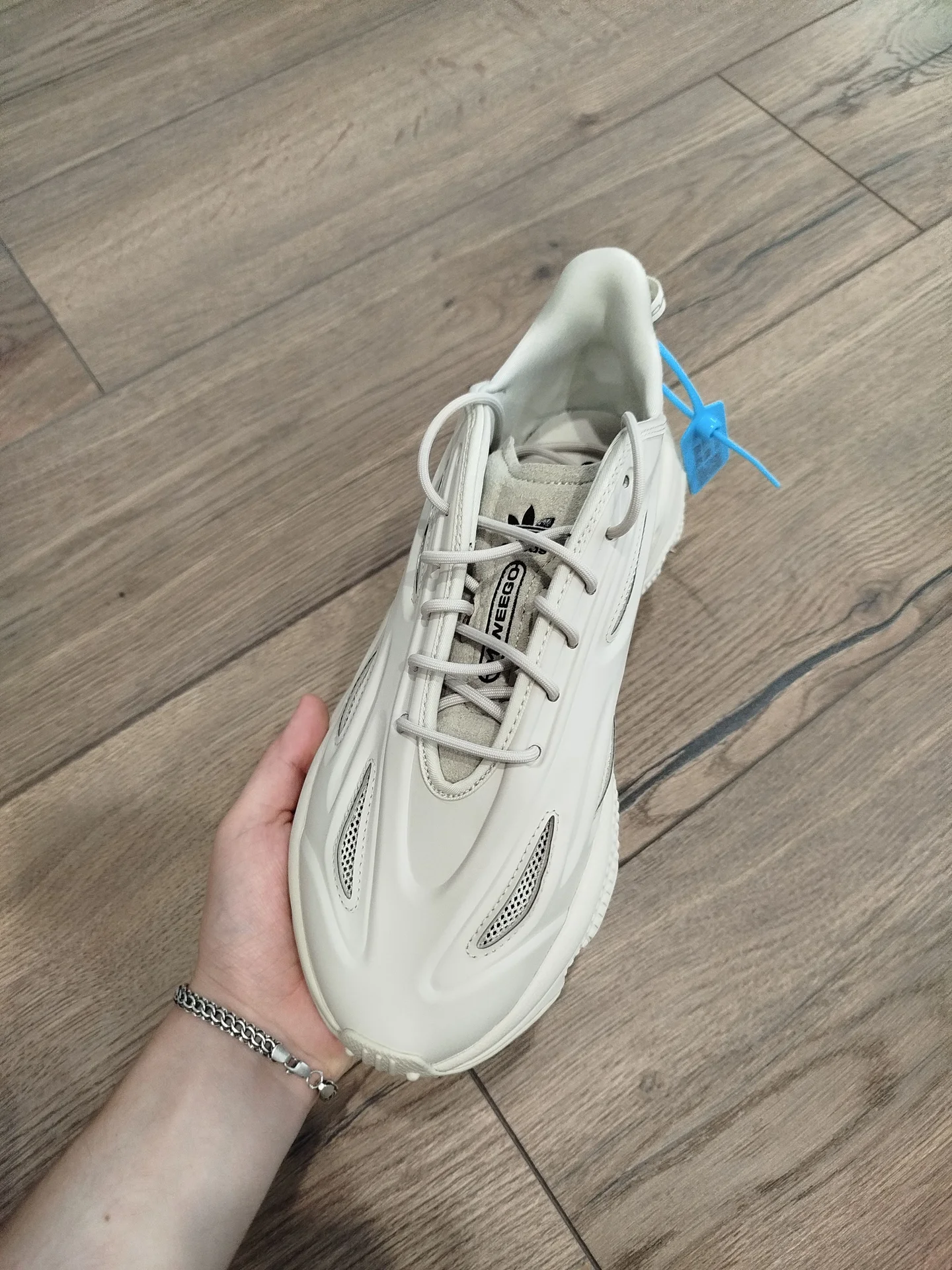 Кроссовки adidas ozweego celox - миниатюра 3