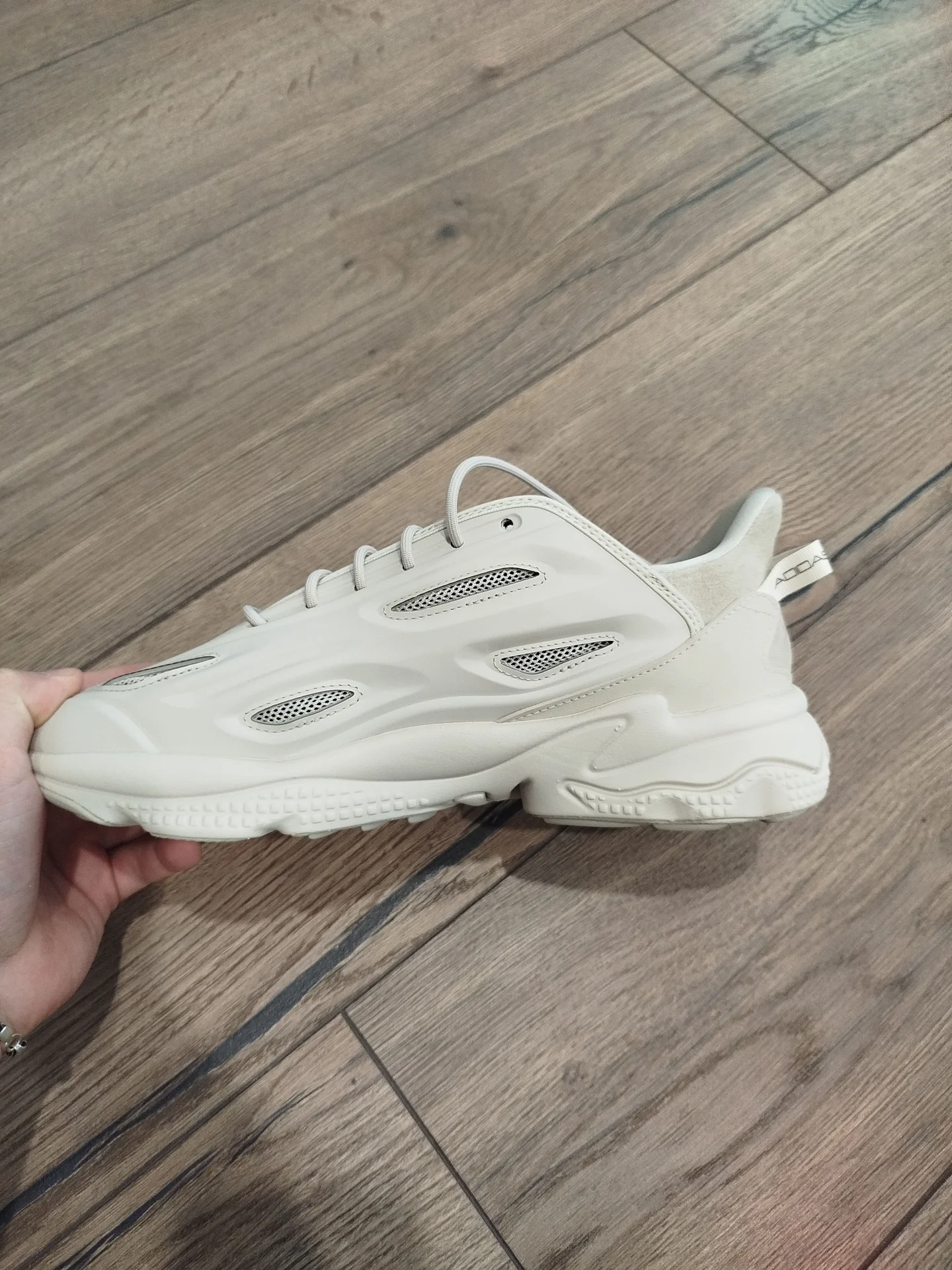 Кроссовки adidas ozweego celox - миниатюра 4