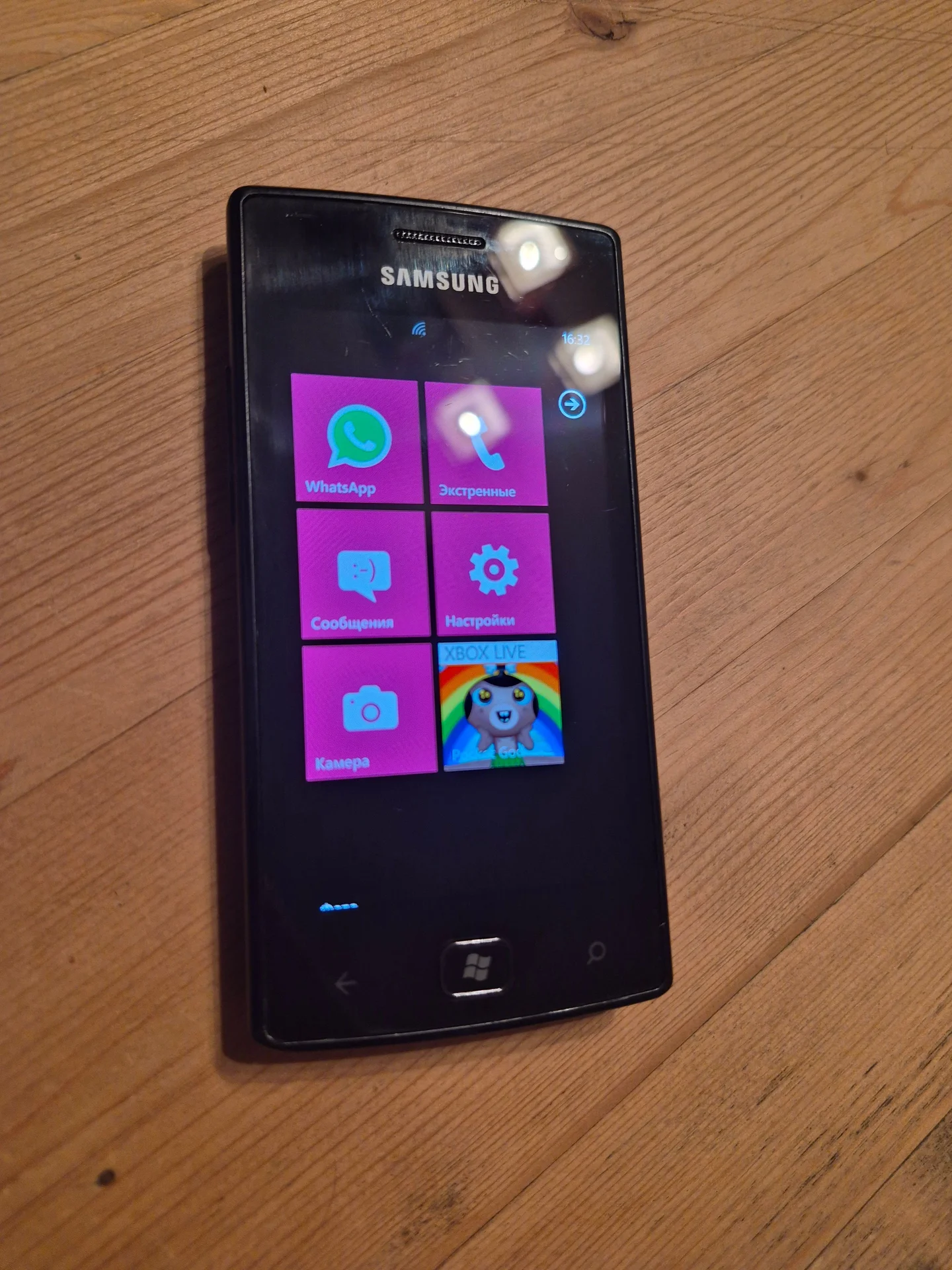 Мобильный телефон Samsung Omnia W GT-I8350 - изображение 1