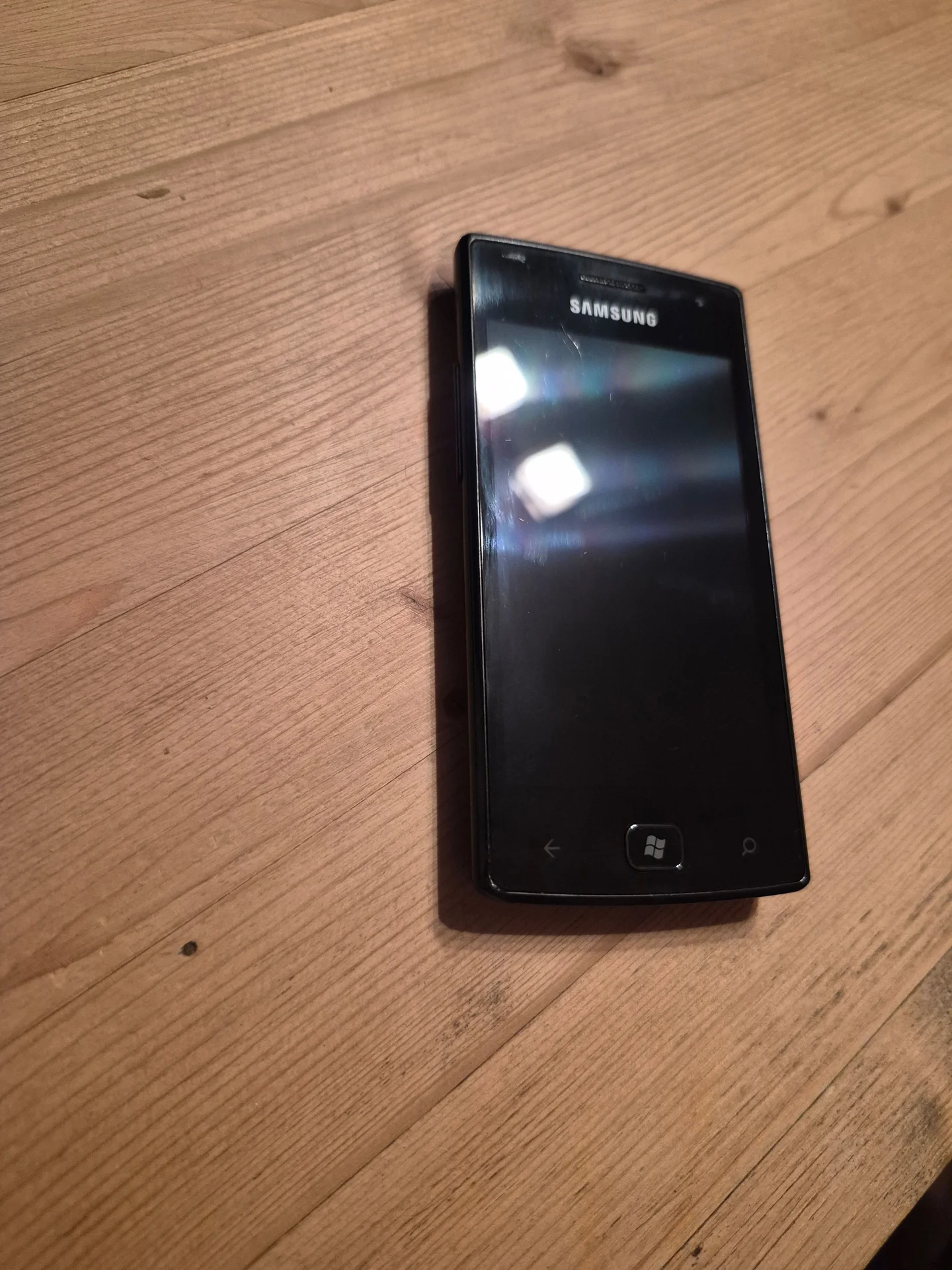 Мобильный телефон Samsung Omnia W GT-I8350 - миниатюра 2