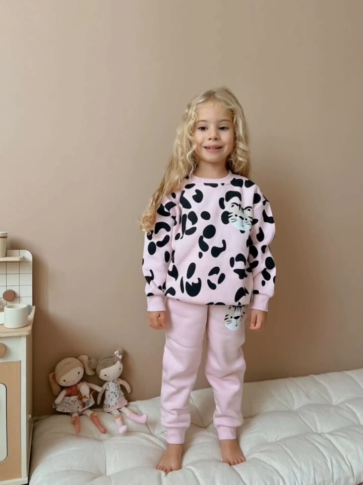 Костюм на флисе с леопардом, 3-10 лет, Турция - видео 5