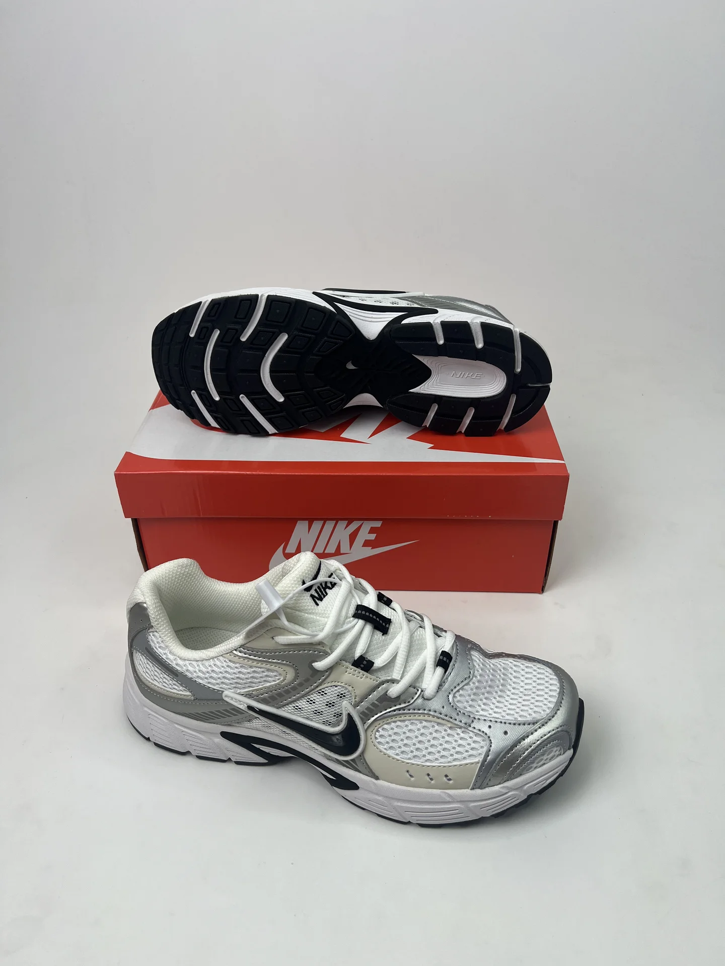Кроссовки Nike V5 RNR - миниатюра 4