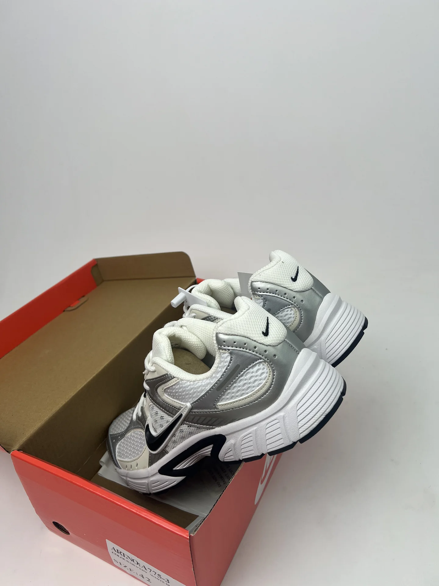 Кроссовки Nike V5 RNR - миниатюра 8