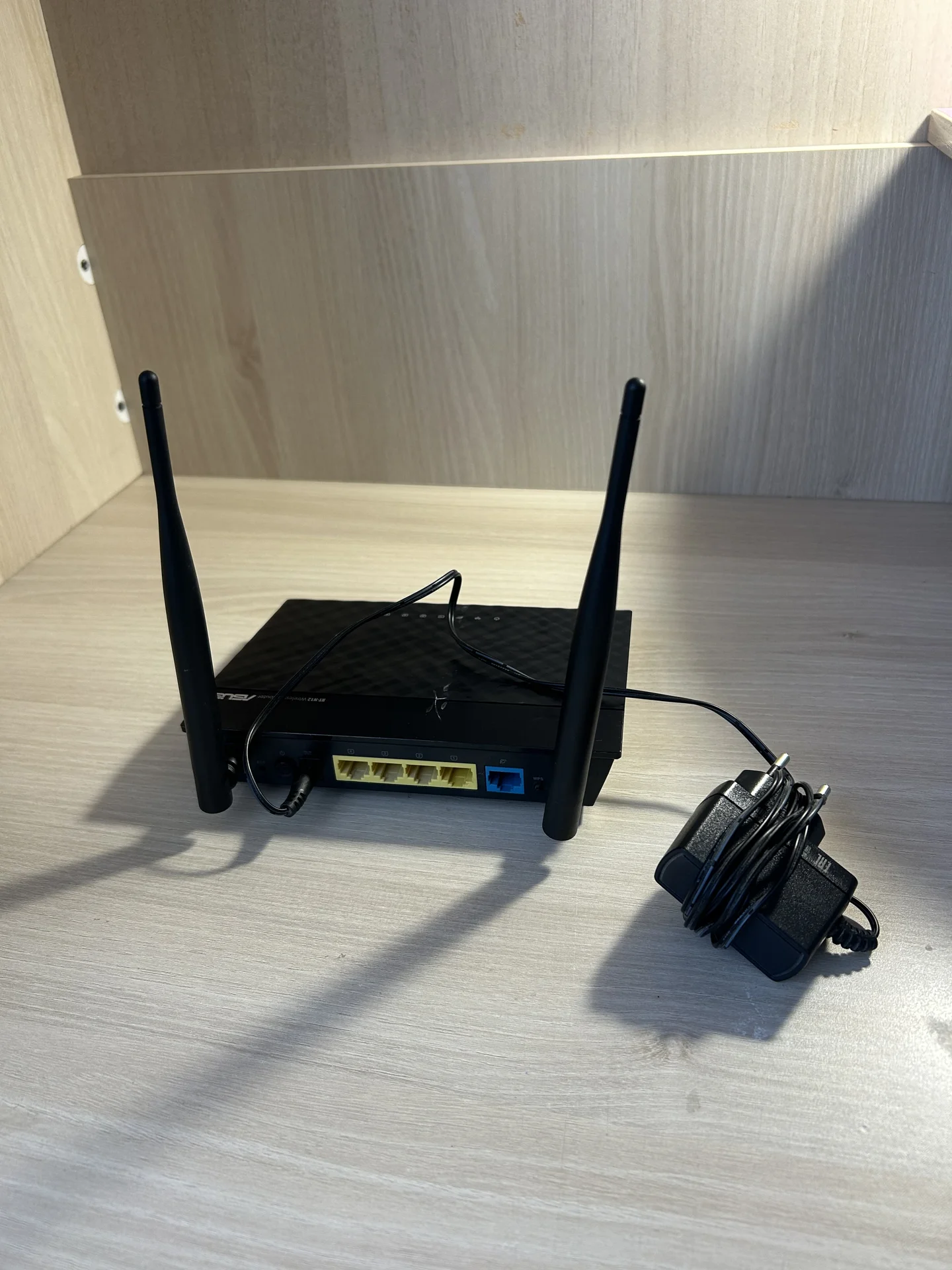 Wi-Fi роутер ASUS RT-N12 - миниатюра 2