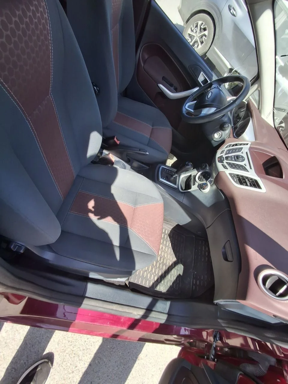Ford Fiesta 2011 - миниатюра 7