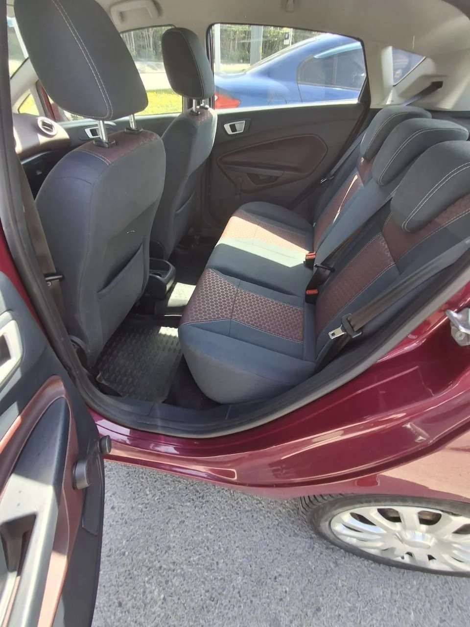 Ford Fiesta 2011 - миниатюра 8