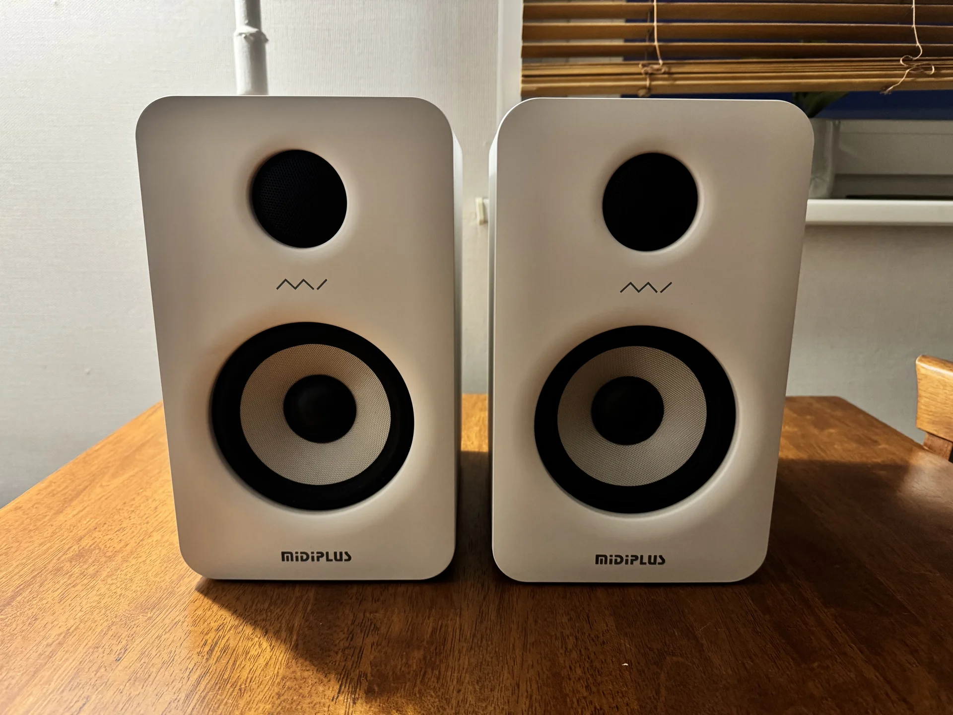 Студийные мониторы Midiplus MI5 II (White), 2 шт - миниатюра 3