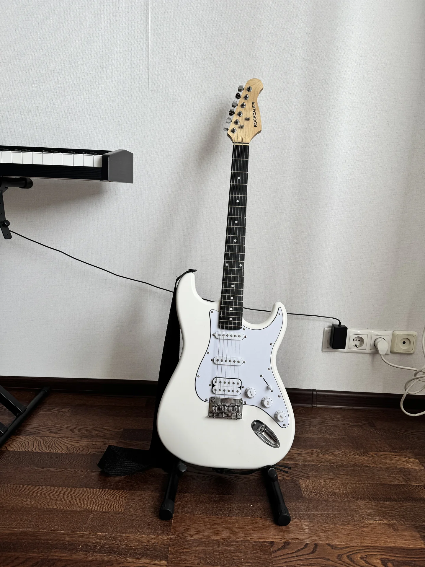 Электрогитара ROCKDALE "Stars", HSS, WH, Stratocas - миниатюра 2