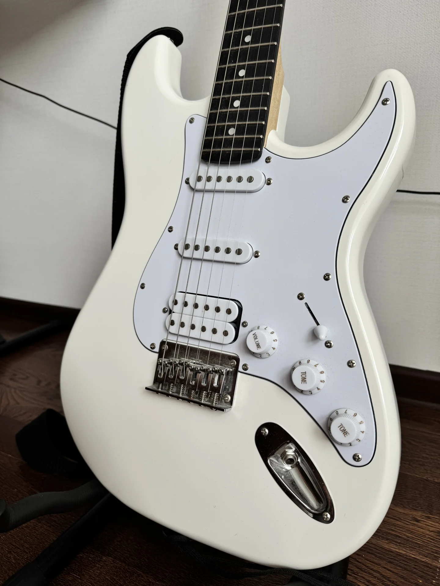 Электрогитара ROCKDALE "Stars", HSS, WH, Stratocas - миниатюра 3