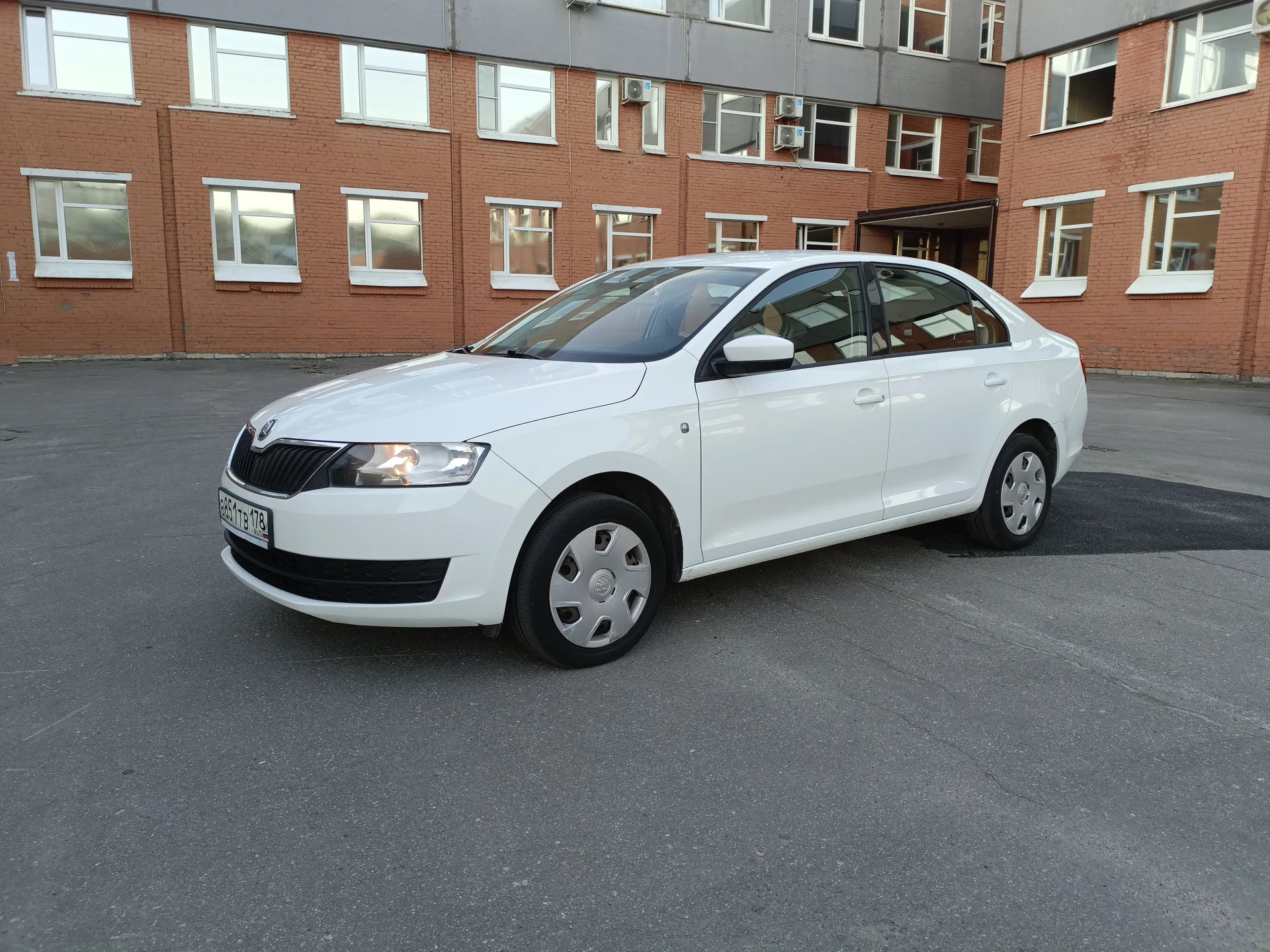 Skoda Rapid 2014 - изображение 1