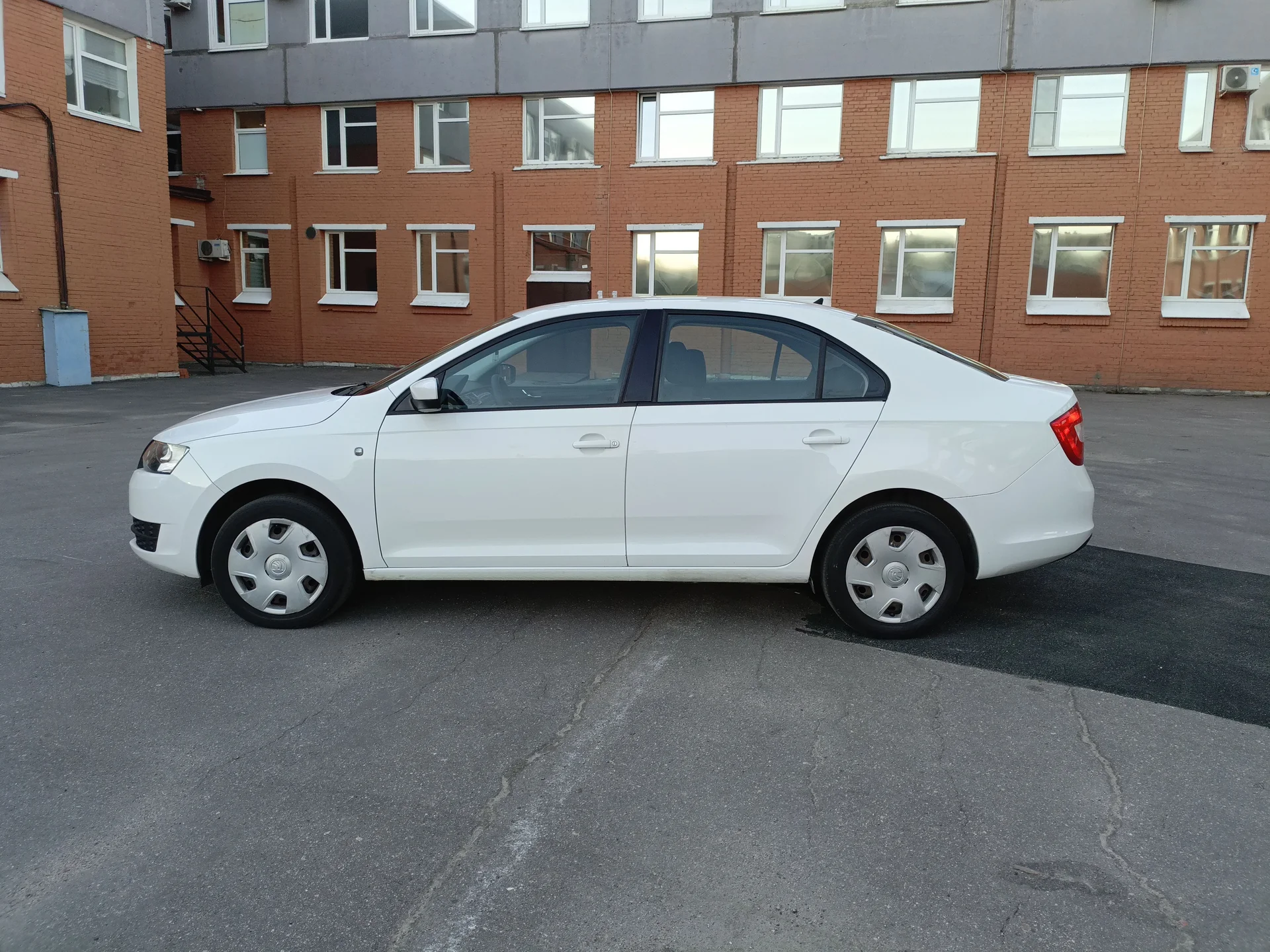 Skoda Rapid 2014 - миниатюра 2