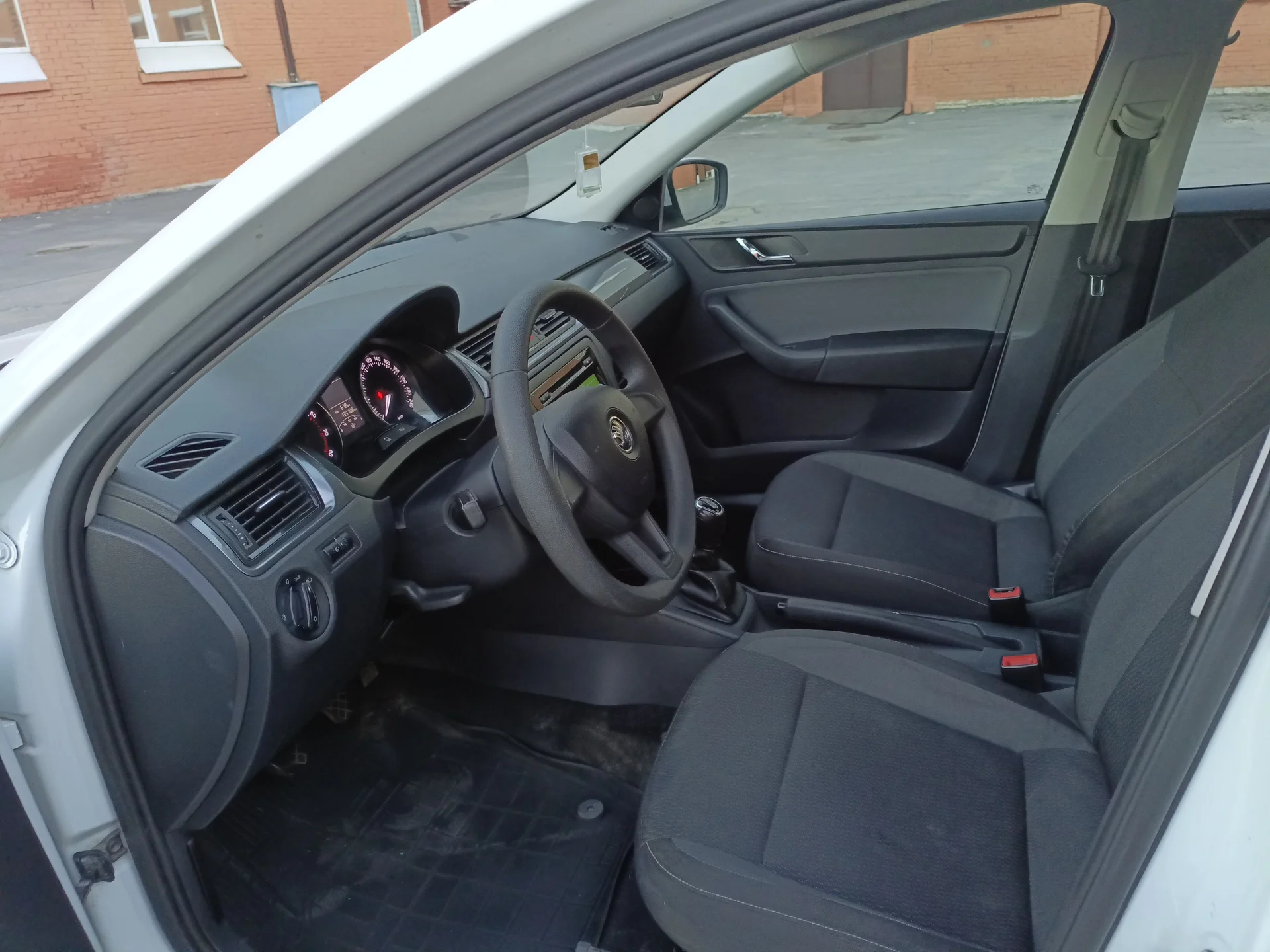 Skoda Rapid 2014 - миниатюра 9