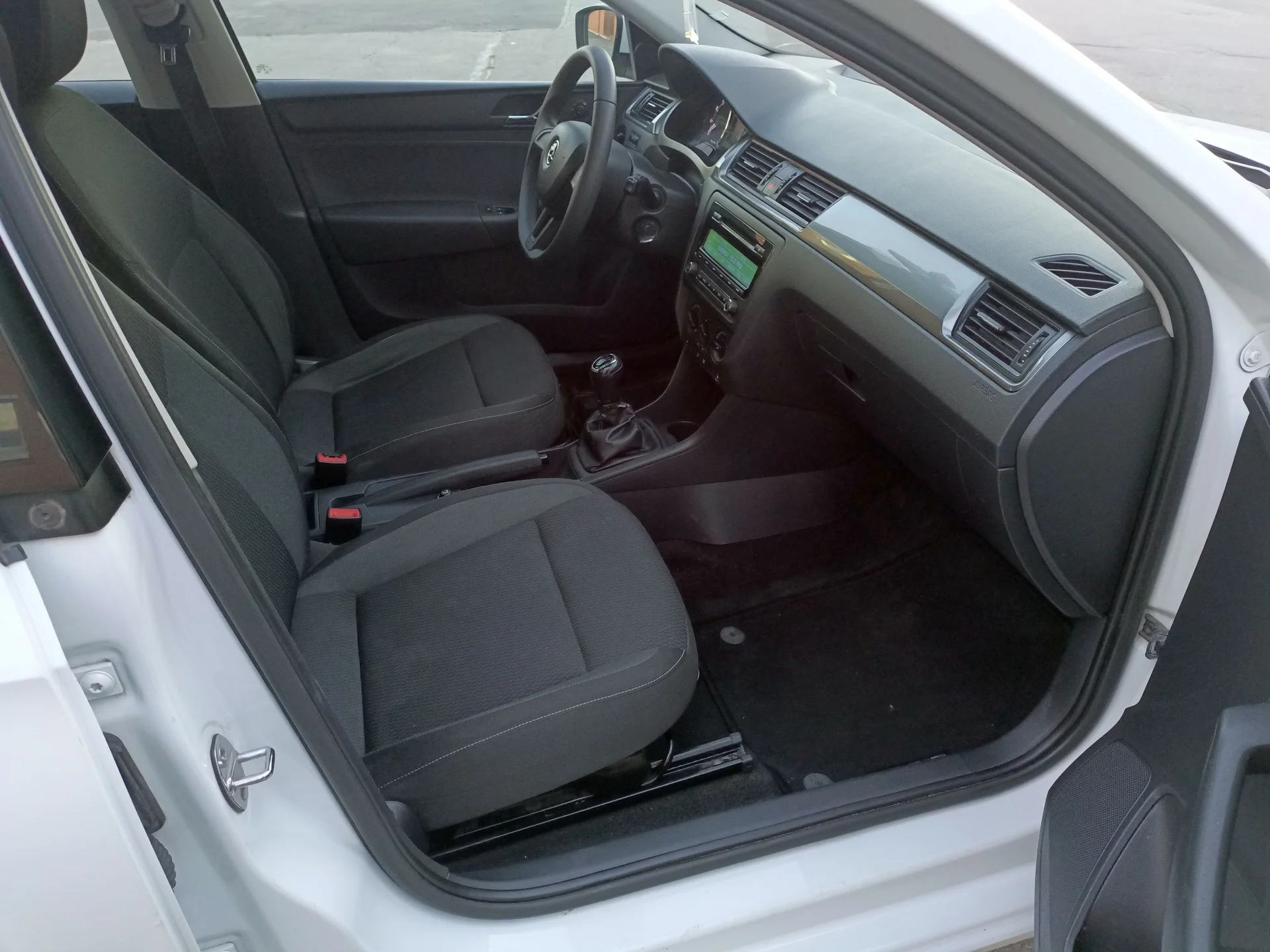 Skoda Rapid 2014 - миниатюра 10