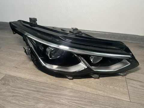 Фара правая Volkswagen Golf 8 LED