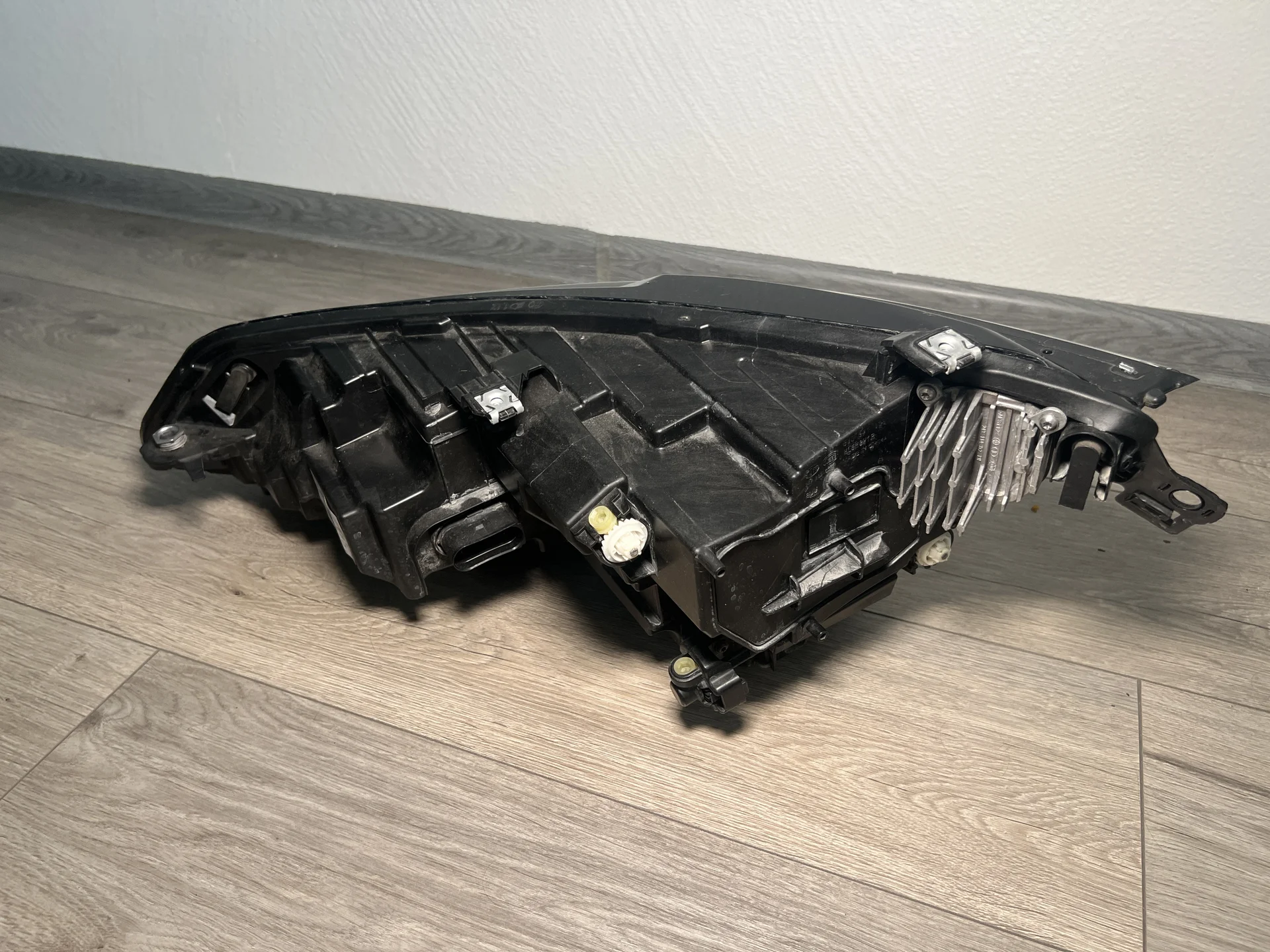Фара правая Volkswagen Golf 8 LED - миниатюра 2