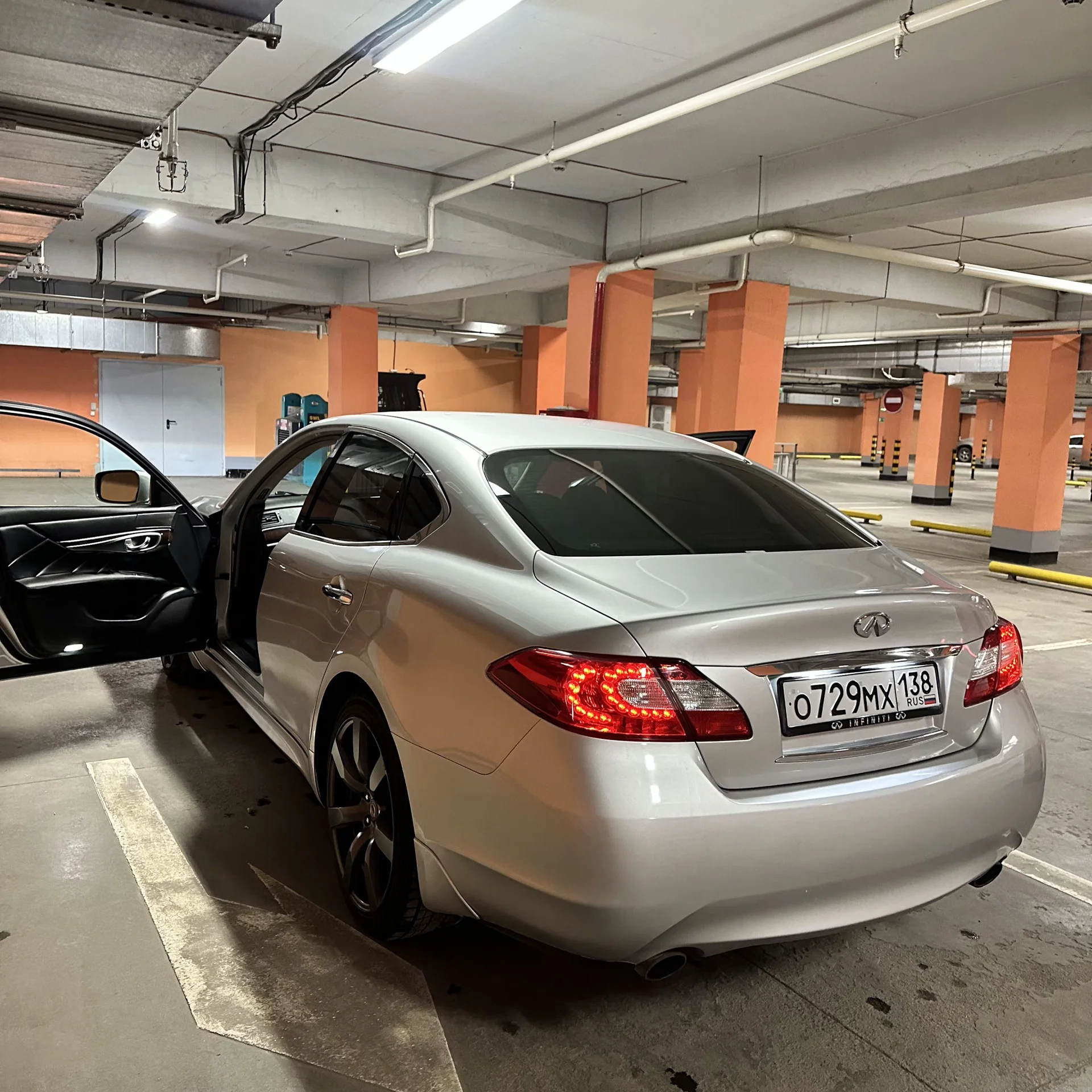 Nissan fuga 2010 - миниатюра 3