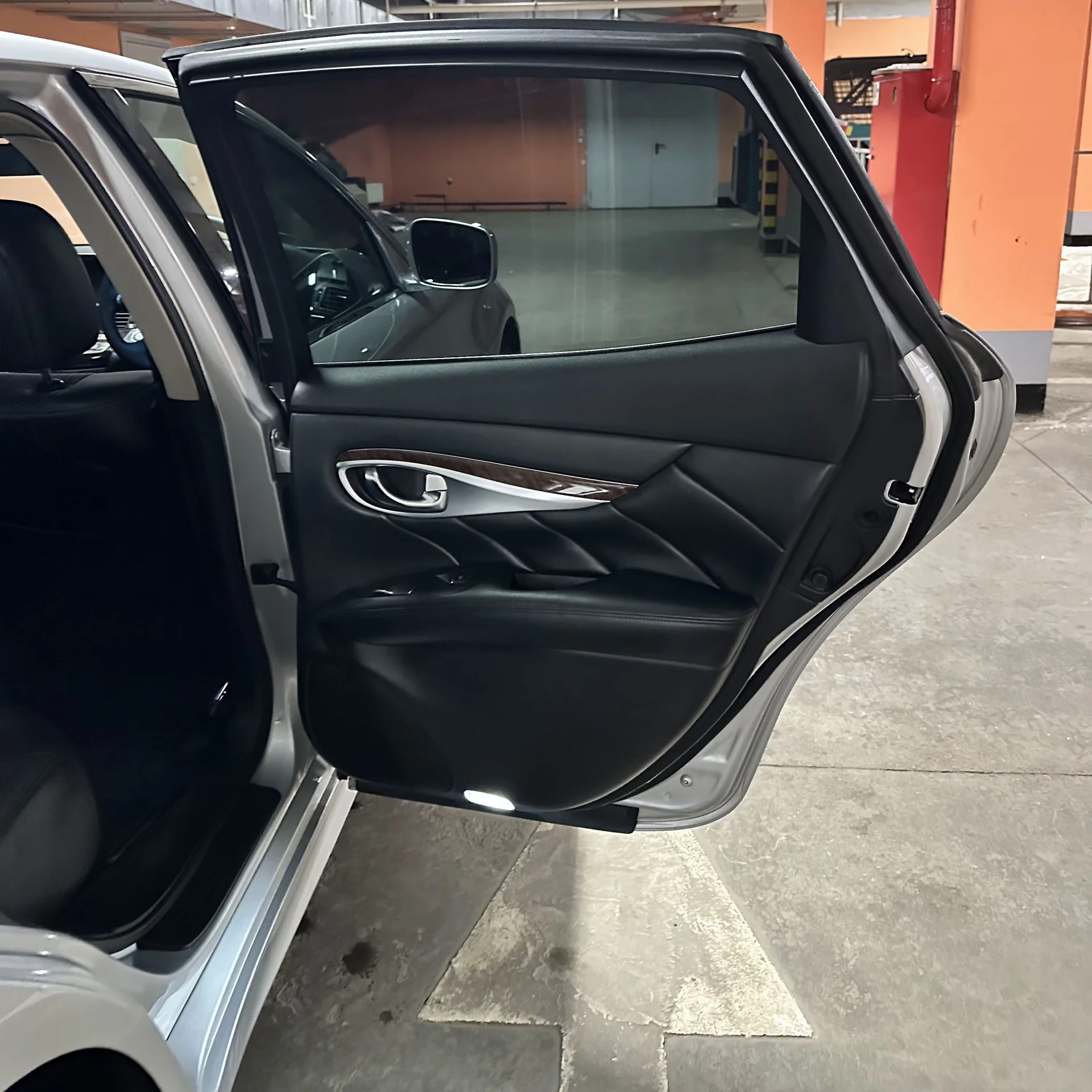 Nissan fuga 2010 - миниатюра 13