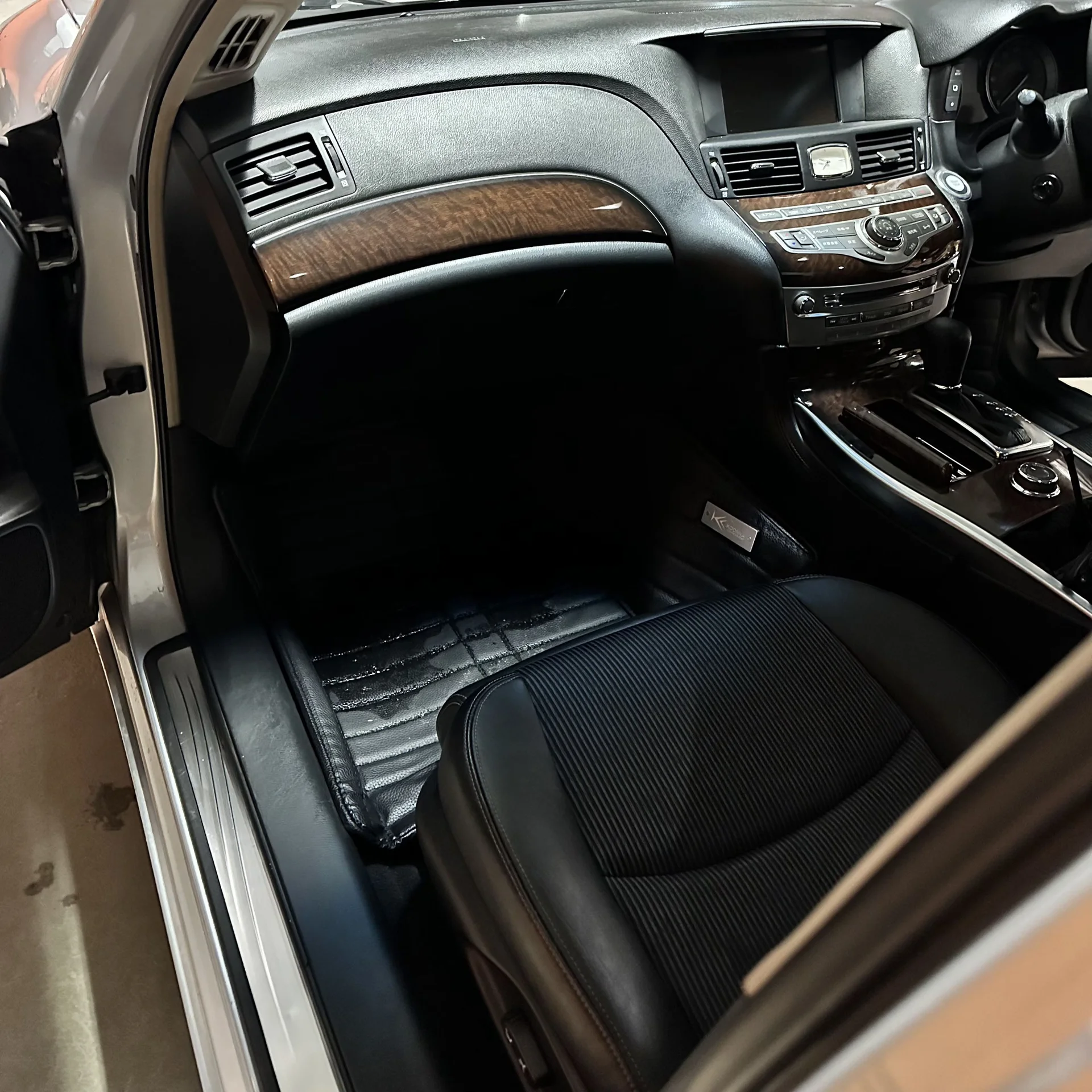 Nissan fuga 2010 - миниатюра 17