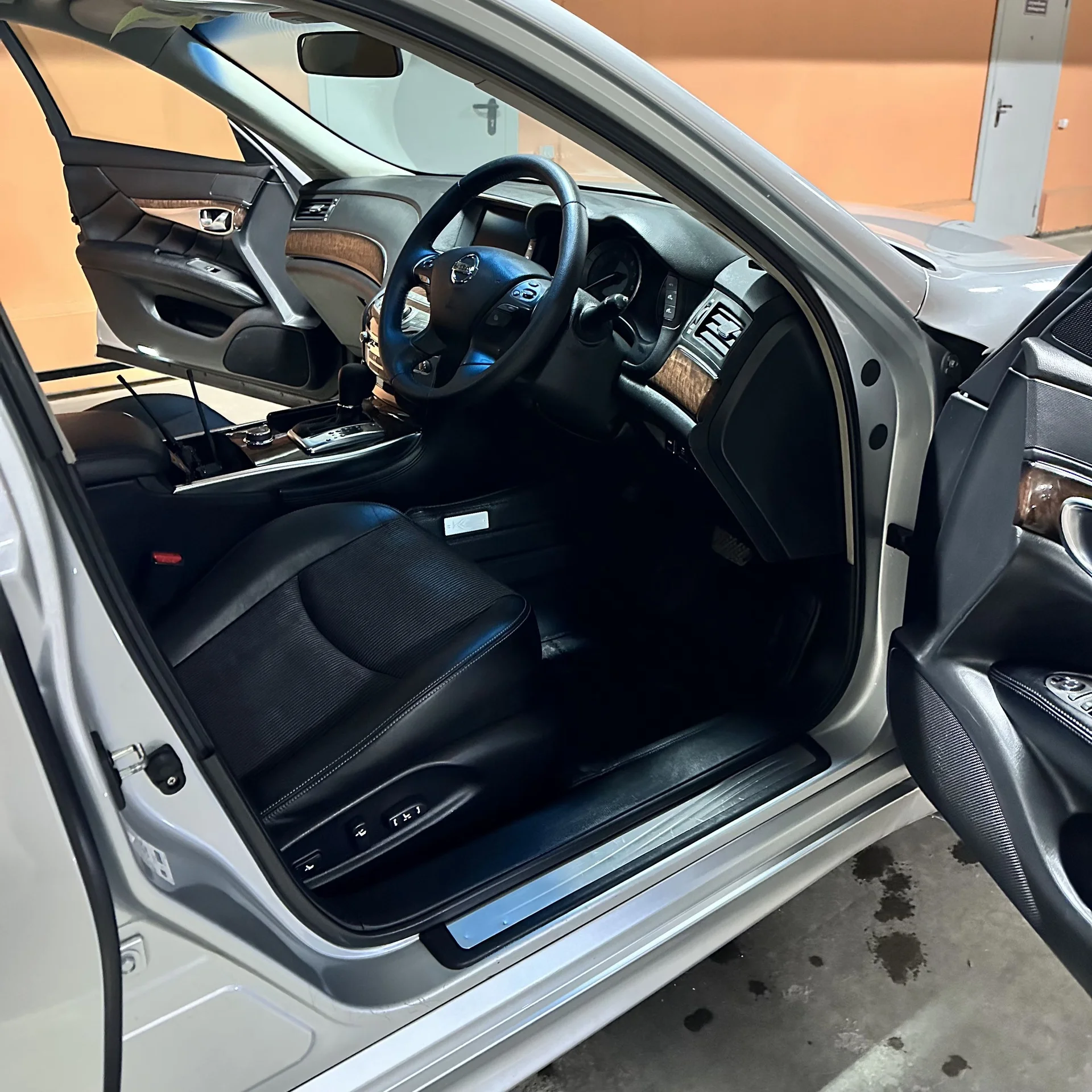 Nissan fuga 2010 - миниатюра 19