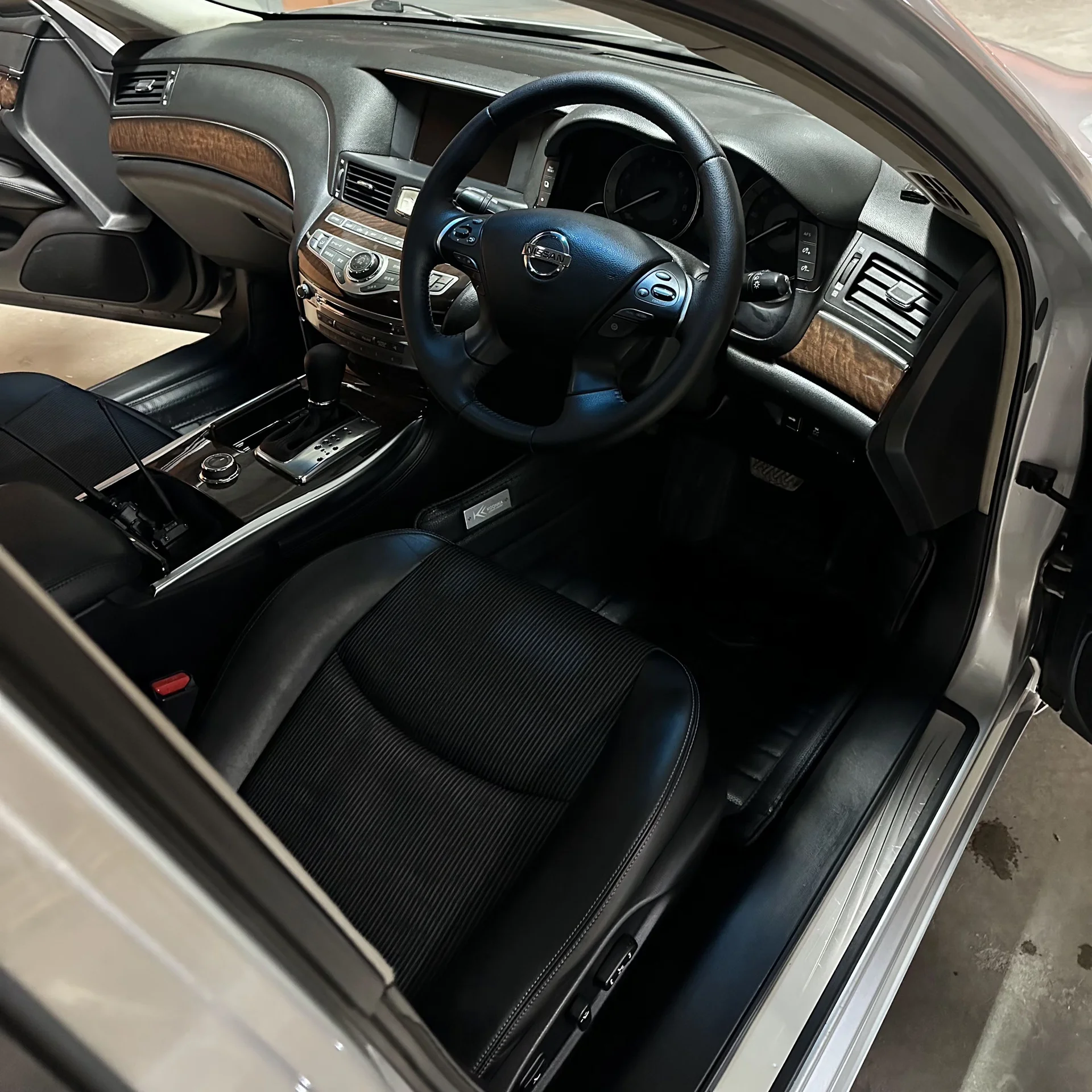 Nissan fuga 2010 - миниатюра 22