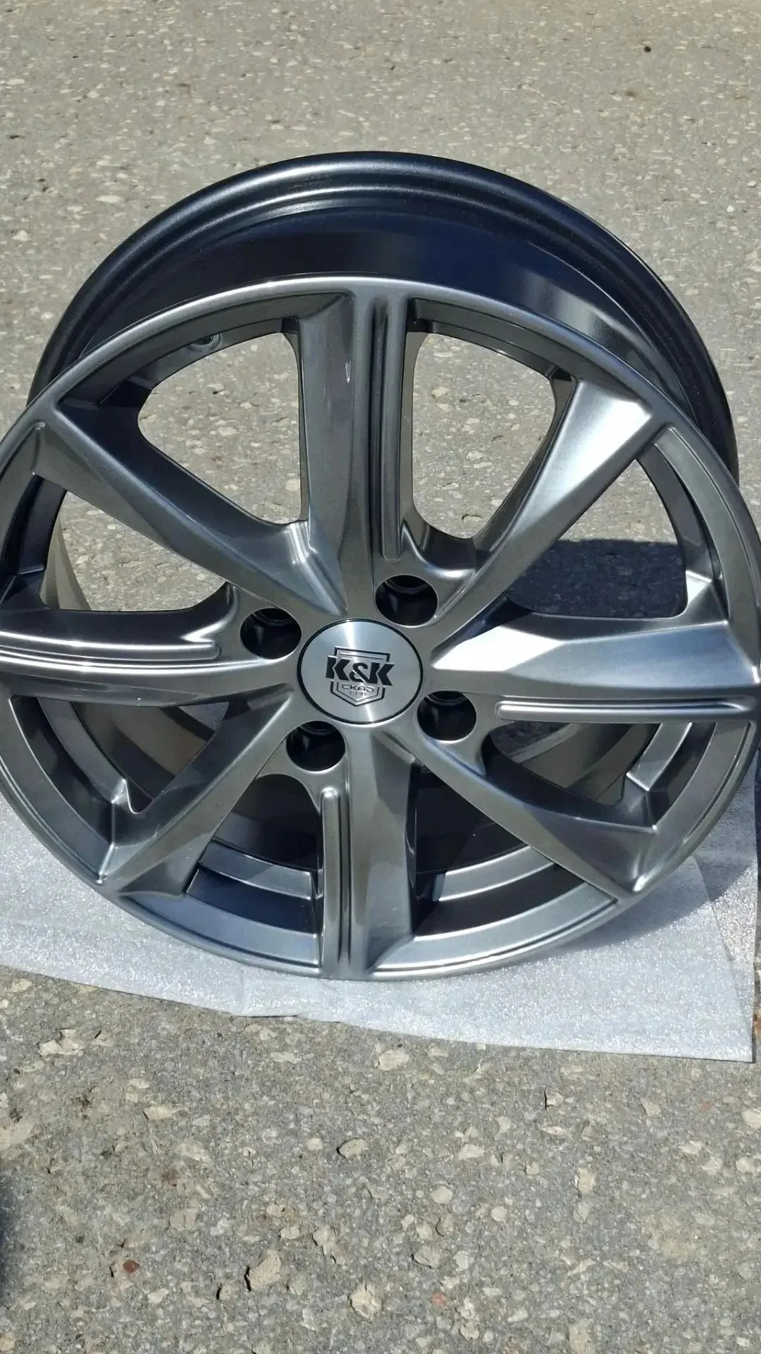 Колесный диск КиК Арнар 6xR15 4x100 ET45 DIA67.1 темно-серебристый