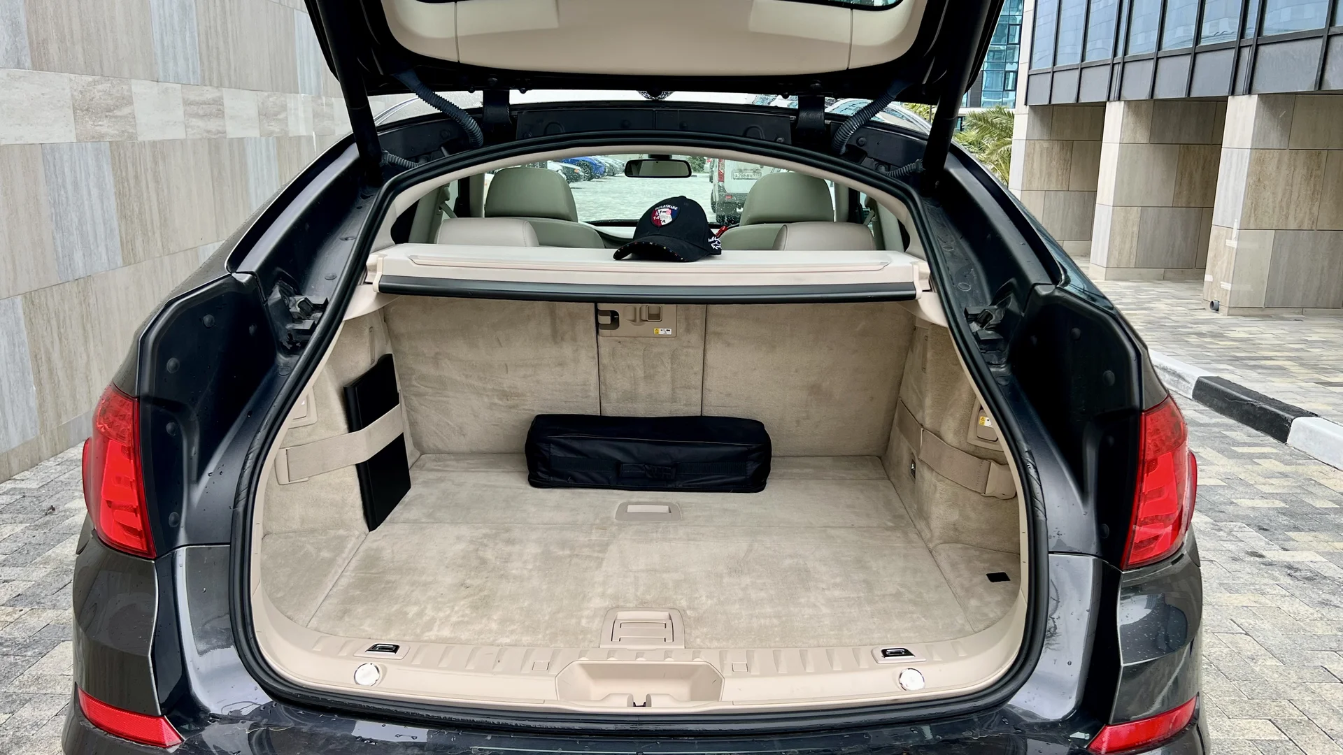 BMW 5GT - миниатюра 10