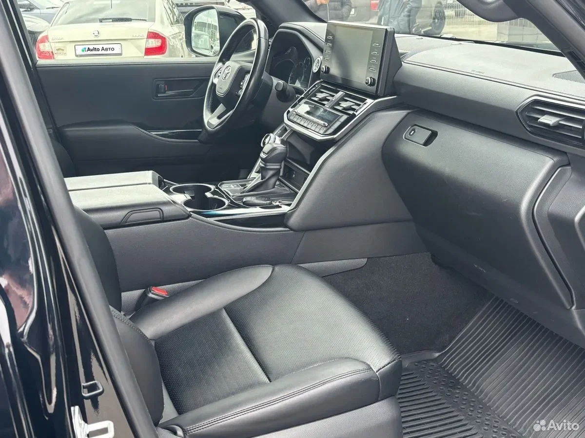 Toyota Land Cruiser 300 Series, 2023 - миниатюра 2