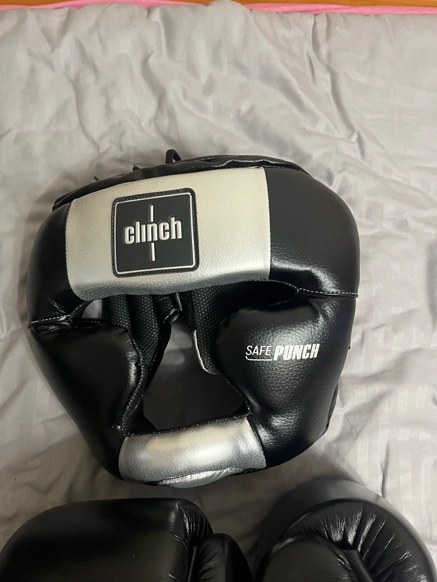 Шлем для единоборств Clinch Safe Punch, в отличном состоянии