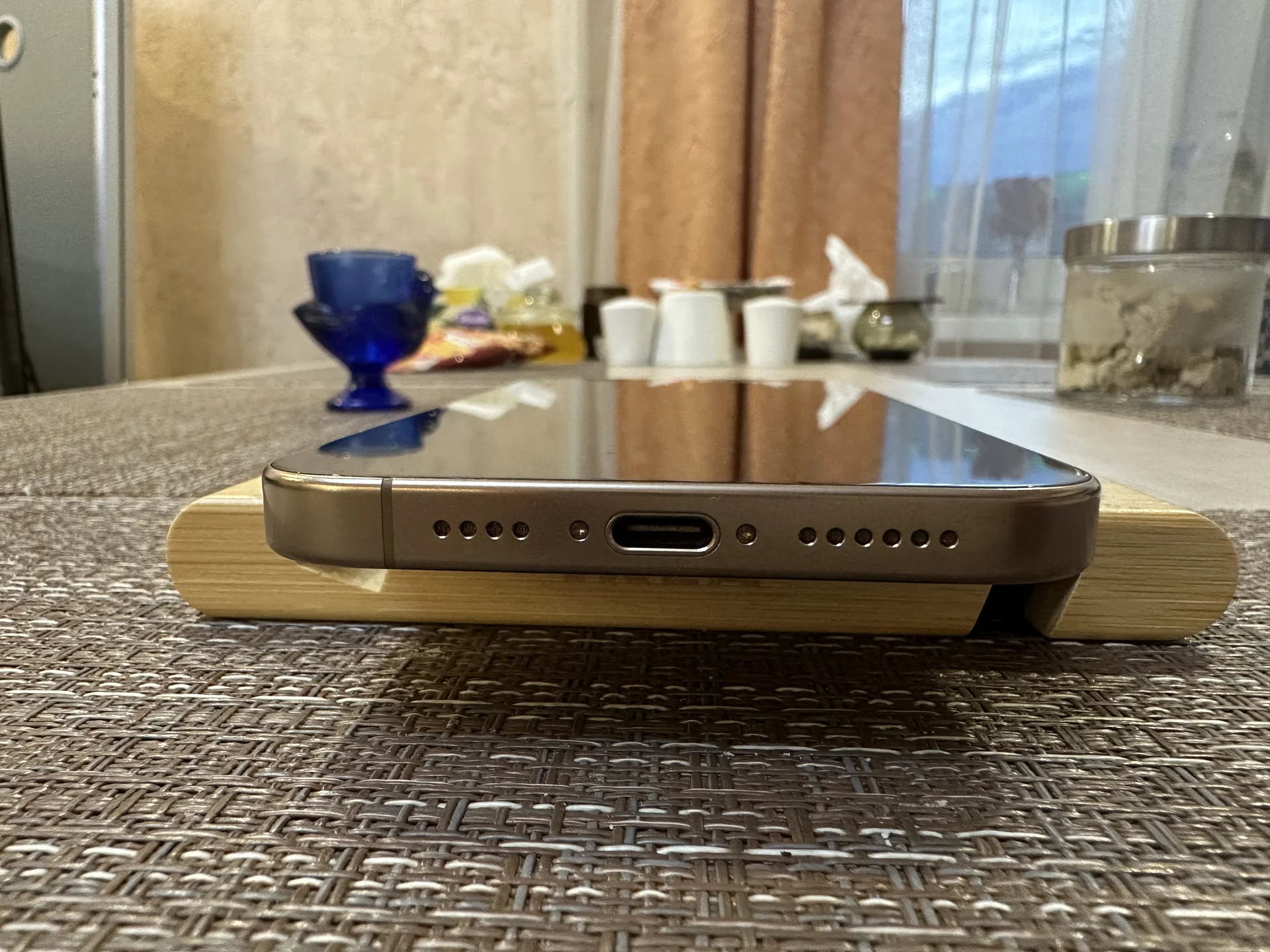 iPhone 16 Pro Max 1TB - миниатюра 2