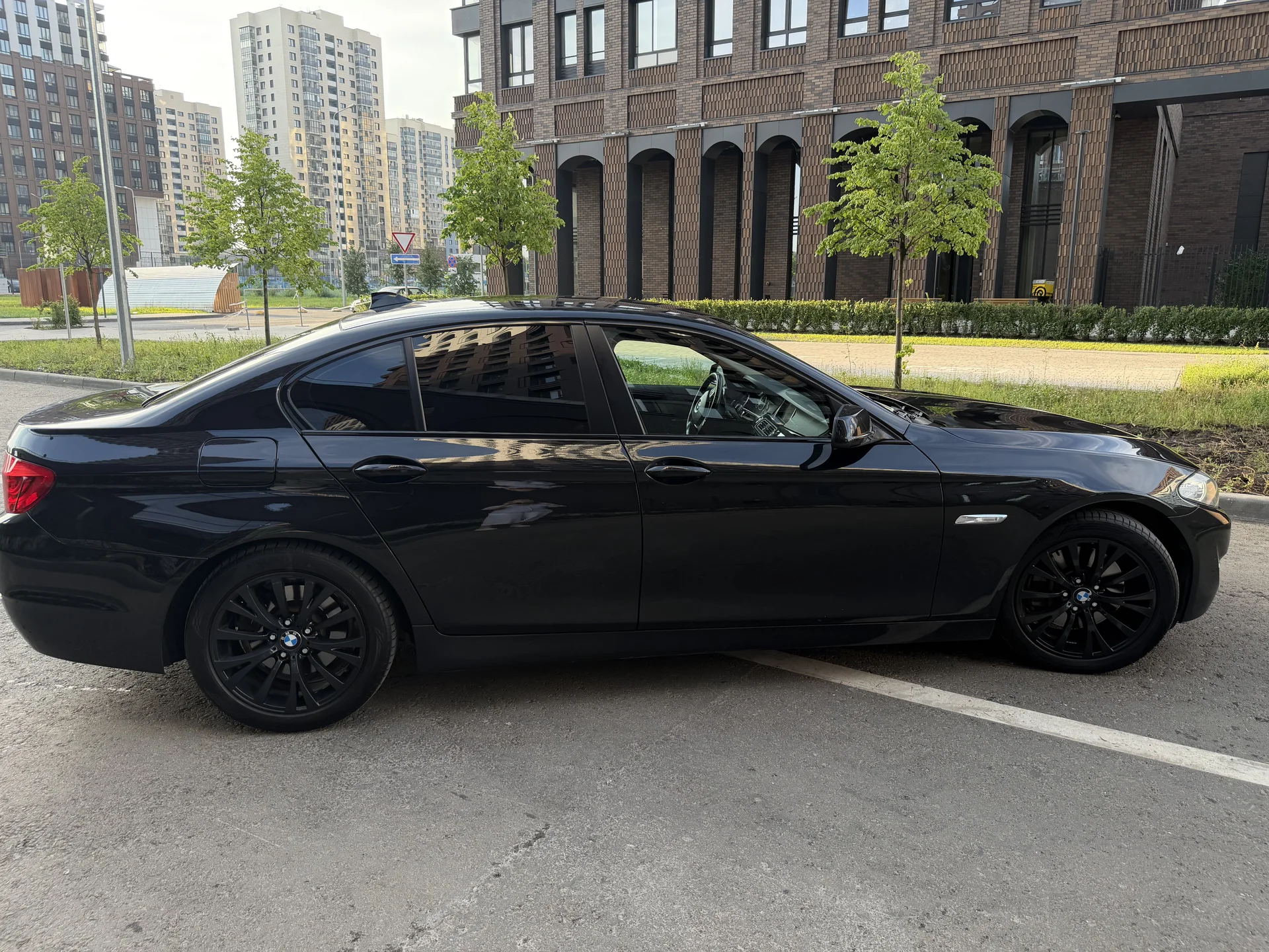 BMW 528i 2.0 AT 2013 год полный привод - миниатюра 3