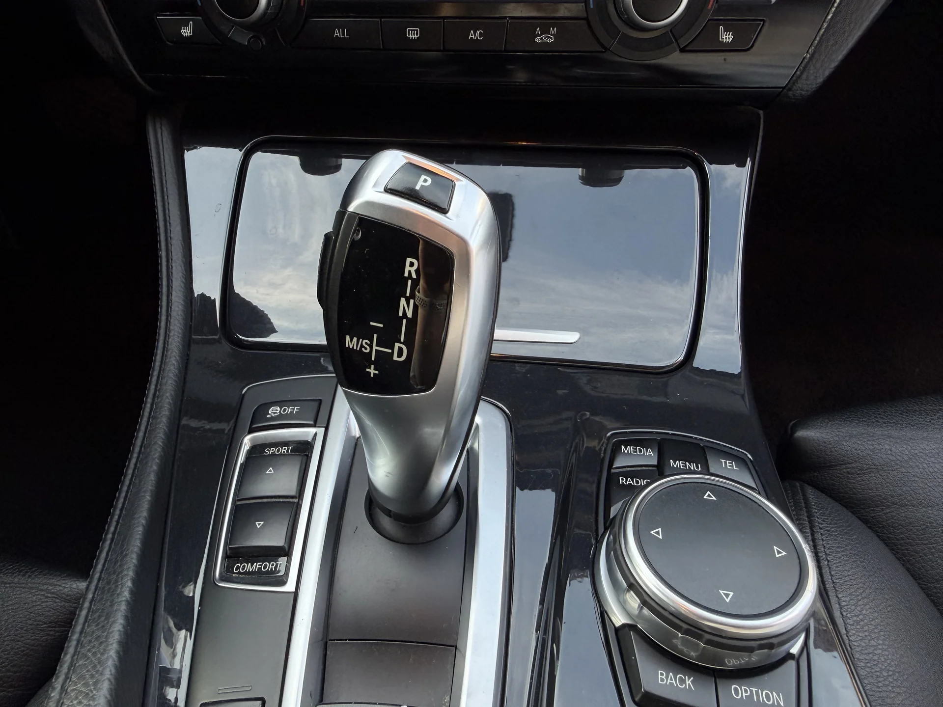 BMW 528i 2.0 AT 2013 год полный привод - миниатюра 22