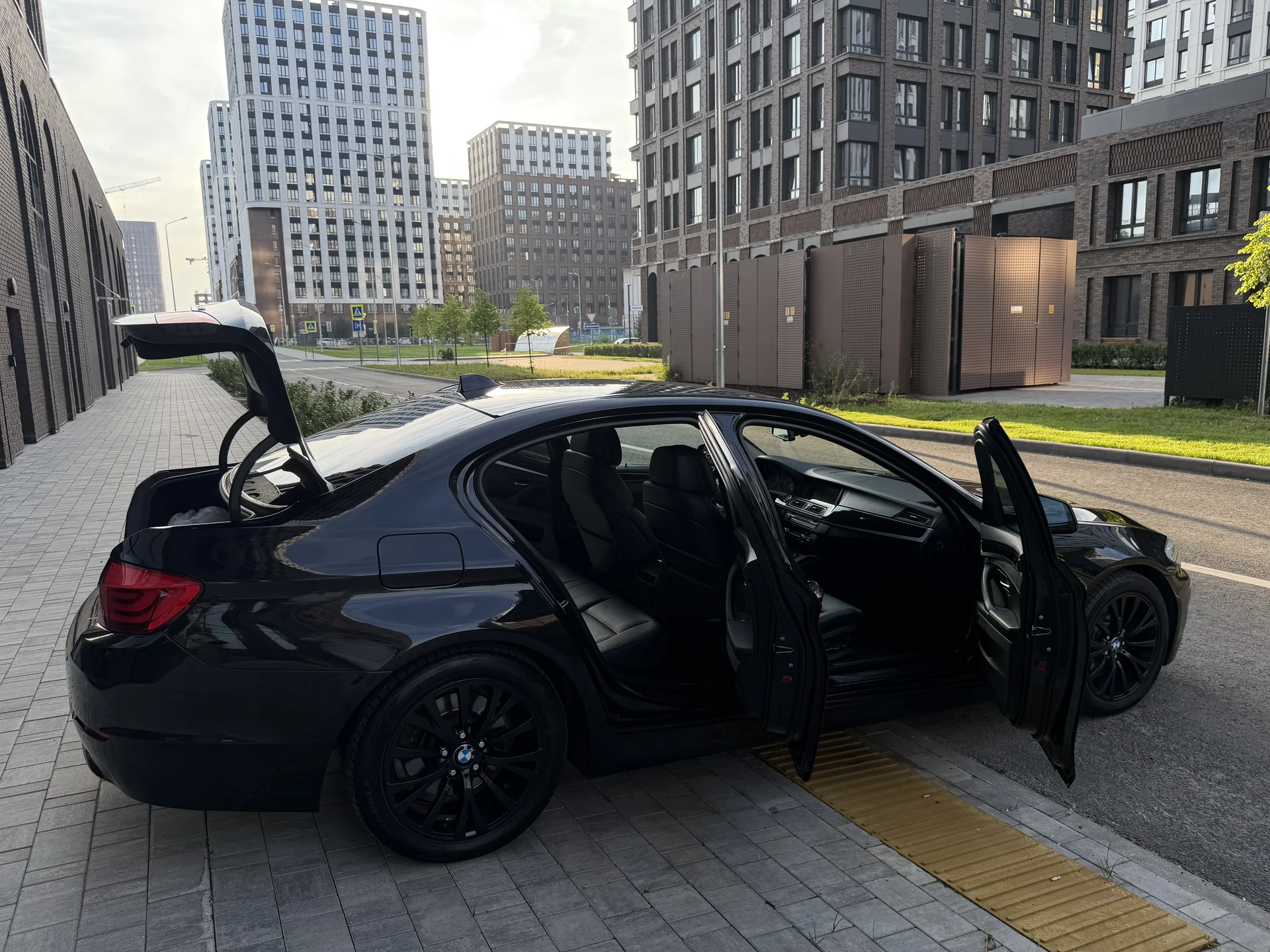 BMW 528i 2.0 AT 2013 год полный привод - миниатюра 28