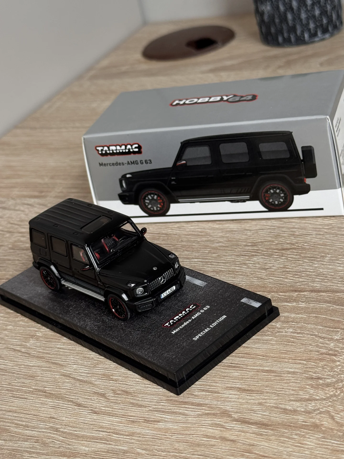 Mercedes-Benz G63 1:64 - миниатюра 2