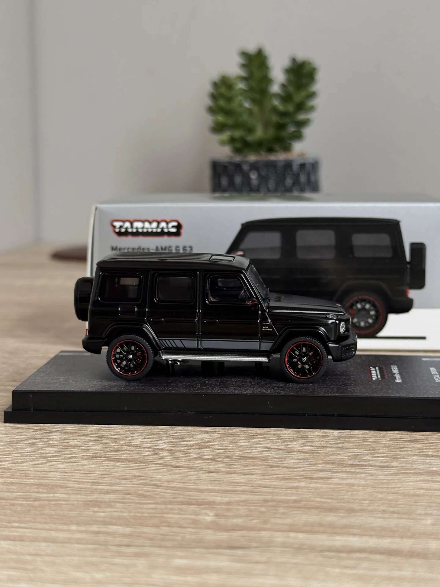 Mercedes-Benz G63 1:64 - миниатюра 3
