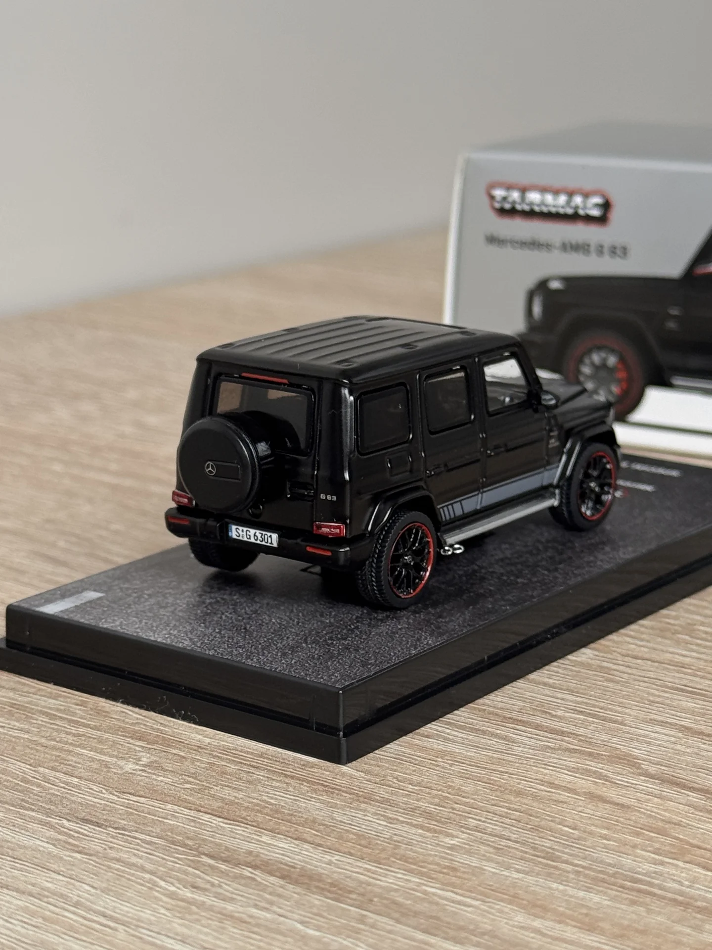 Mercedes-Benz G63 1:64 - миниатюра 4