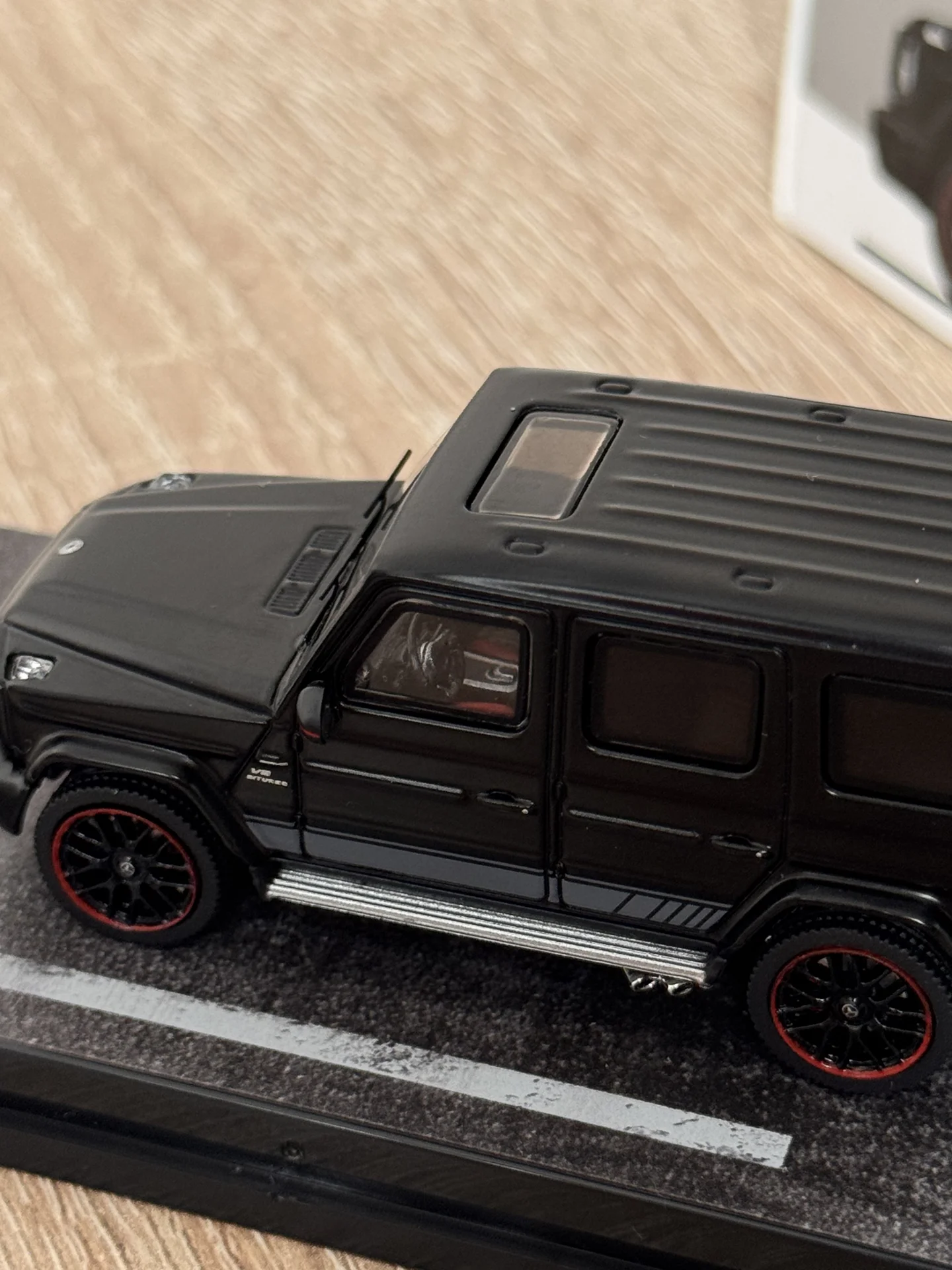 Mercedes-Benz G63 1:64 - миниатюра 5