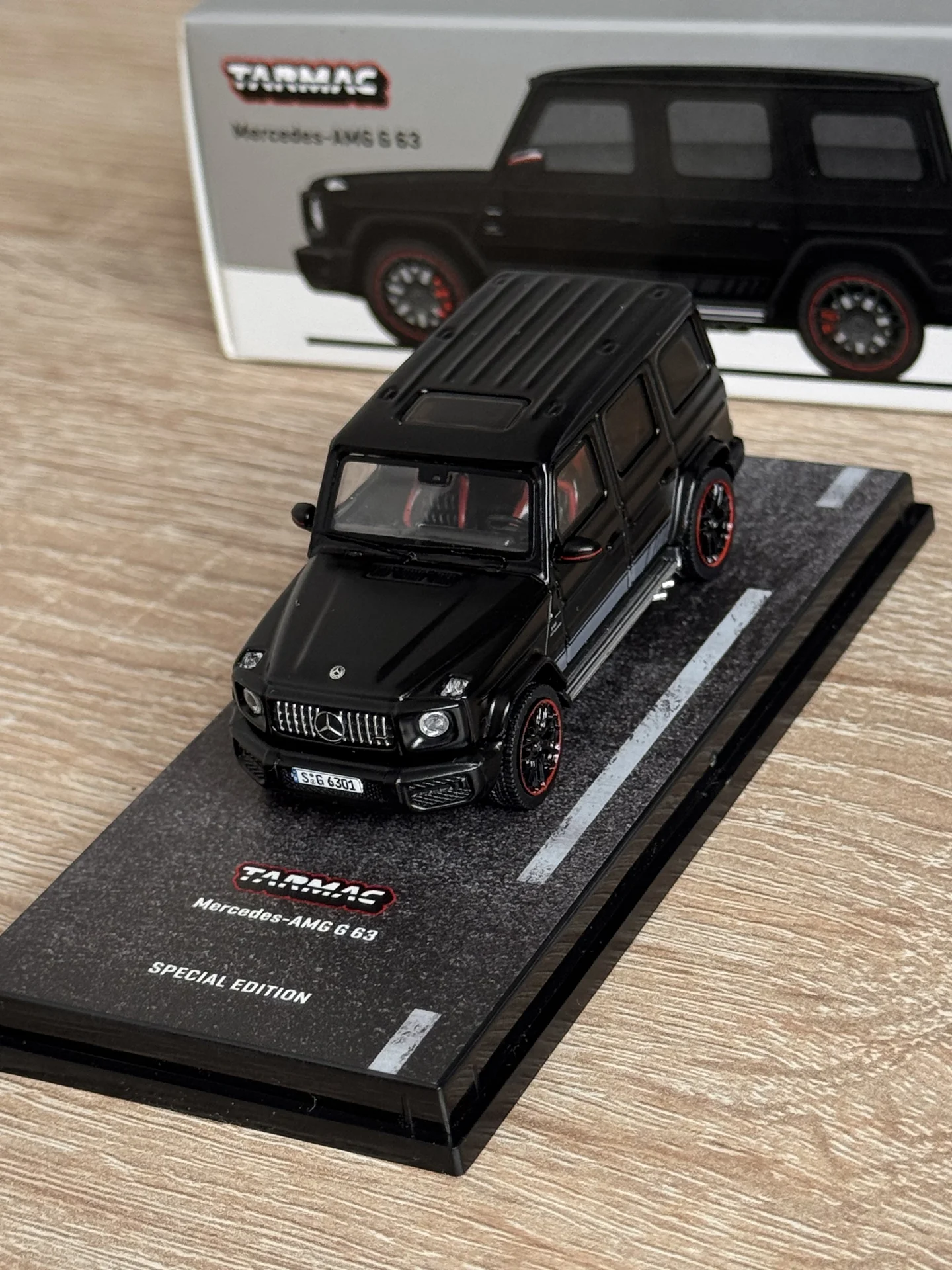 Mercedes-Benz G63 1:64 - миниатюра 7